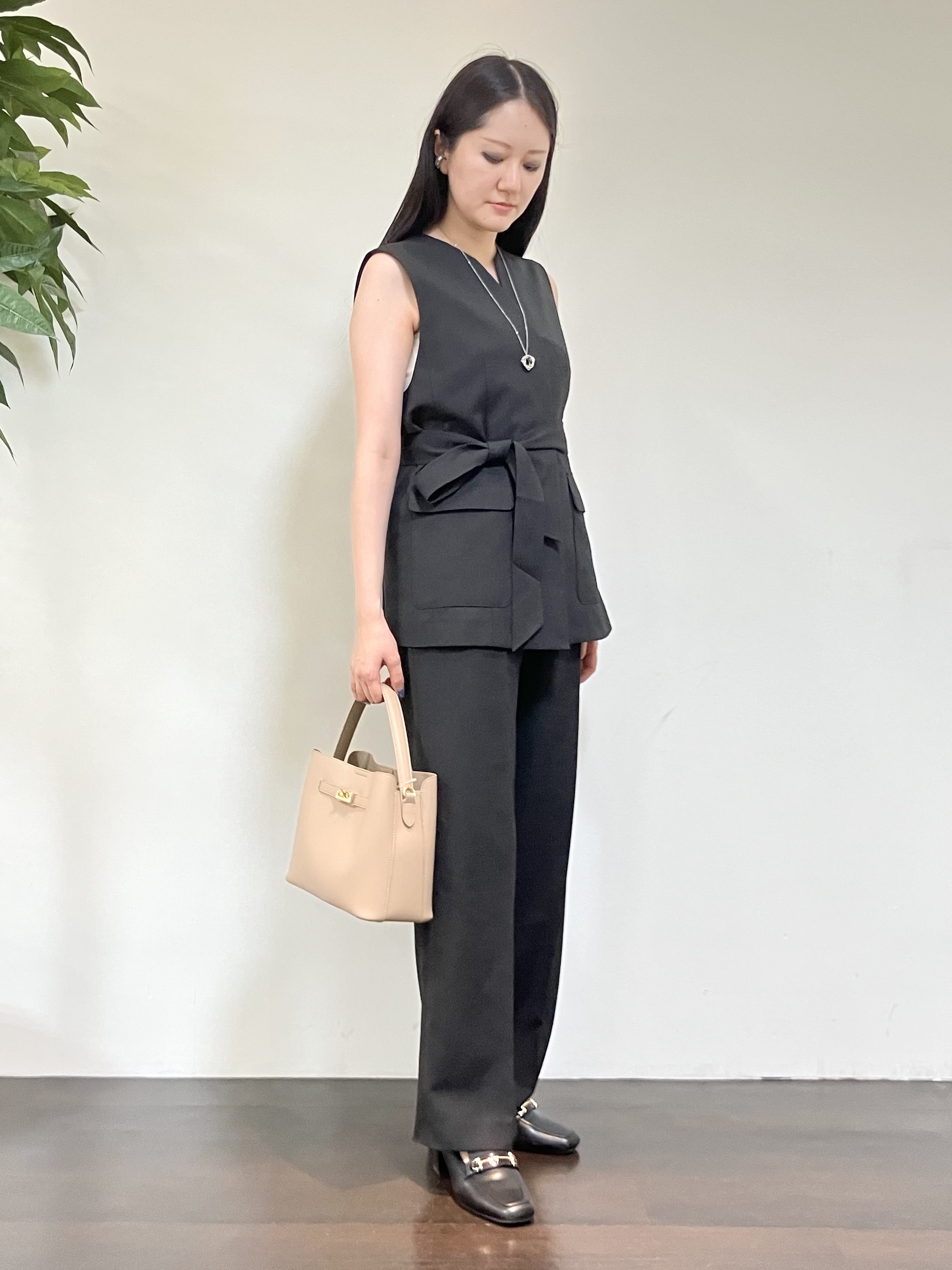カレンさんの「UNTITLED｜【新色追加/セットアップ可】エアリー ダブルブレストジャケット」を使ったコーディネート