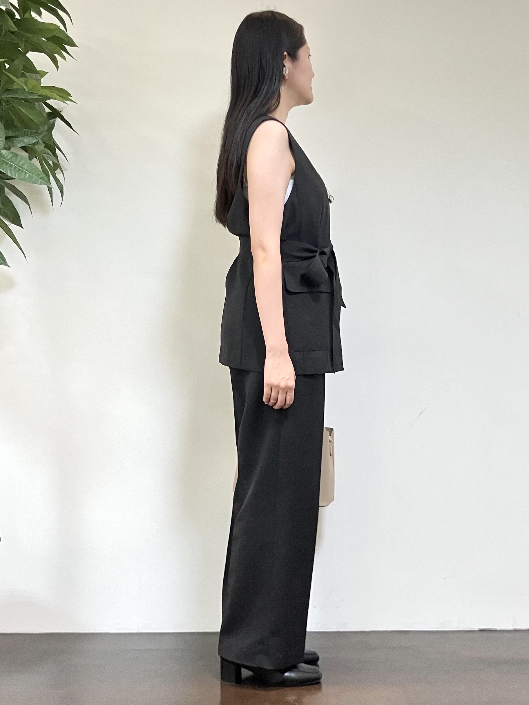 カレンさんの「UNTITLED｜【新色追加/セットアップ可】エアリー ダブルブレストジャケット」を使ったコーディネート