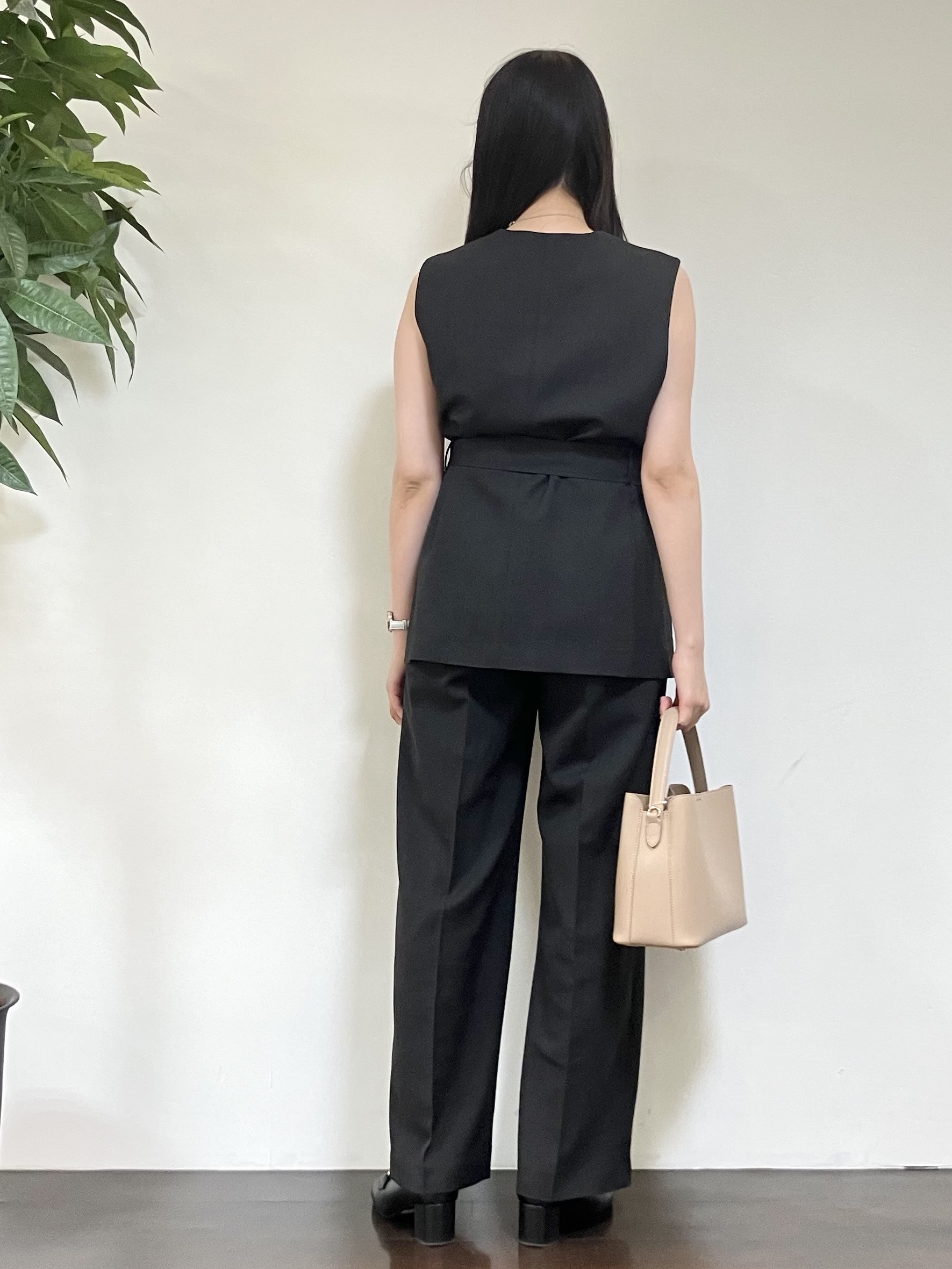 カレンさんの「UNTITLED｜【新色追加/セットアップ可】エアリー ダブルブレストジャケット」を使ったコーディネート