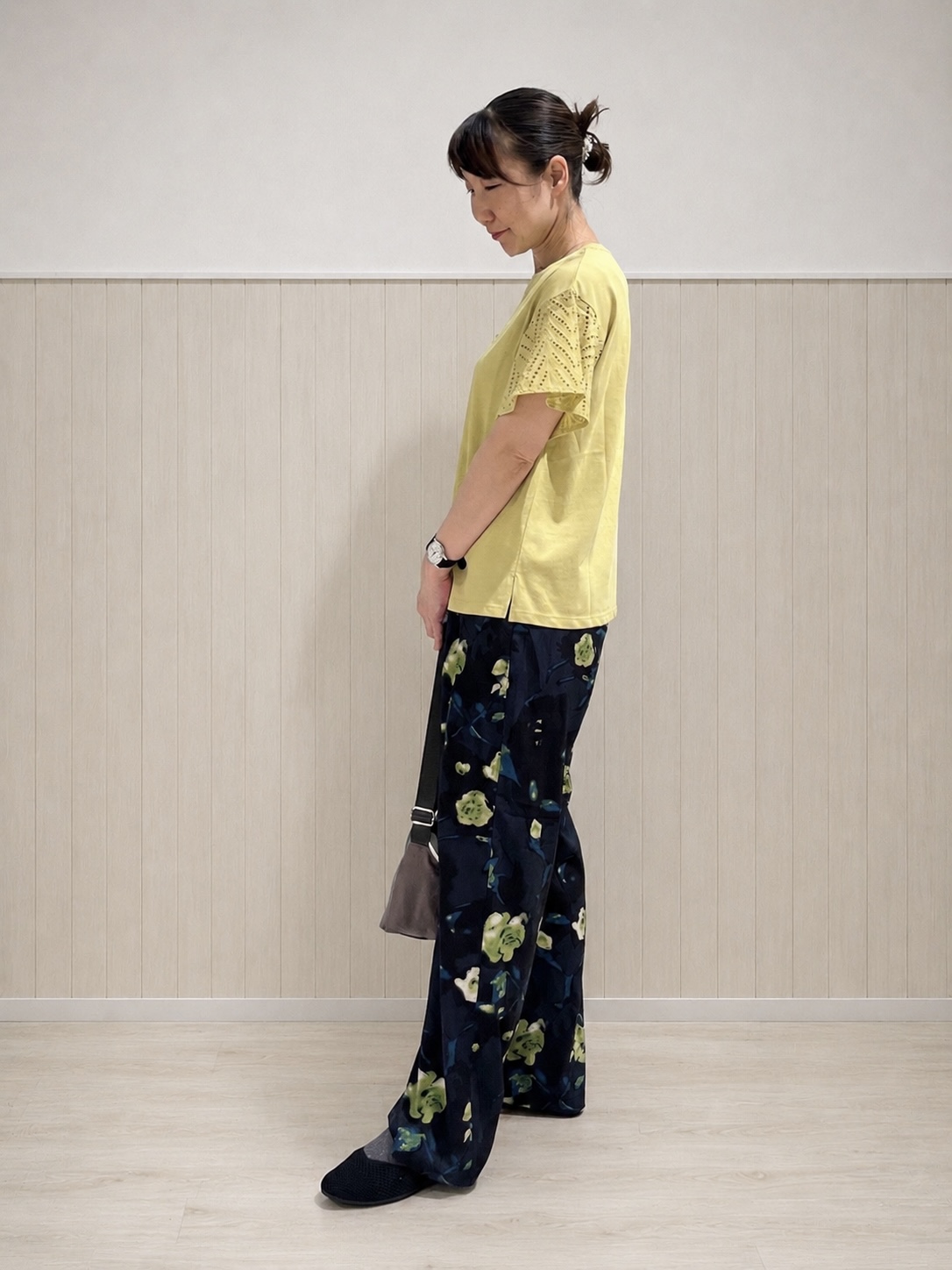 まつみさんの「SHOO･LA･RUE｜【S-LL/洗濯機可/体型カバー】汗じみが気になりにくい お袖レースフレアTシャツ」を使ったコーディネート