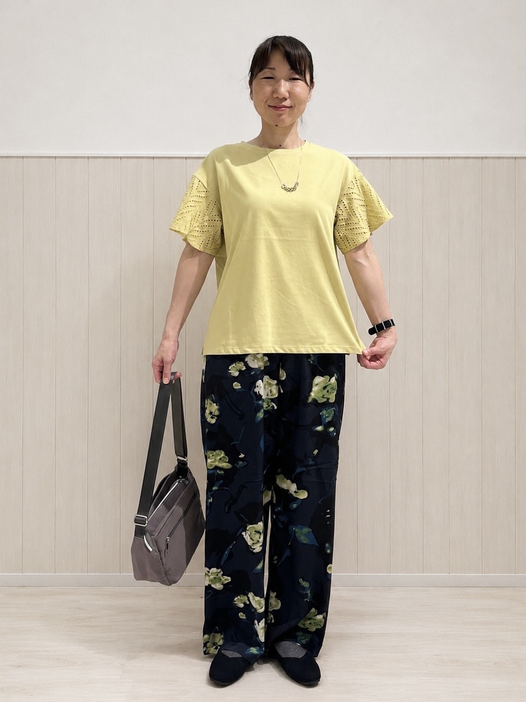 まつみさんの「SHOO･LA･RUE｜【S-LL/洗濯機可/体型カバー】汗じみが気になりにくい お袖レースフレアTシャツ」を使ったコーディネート