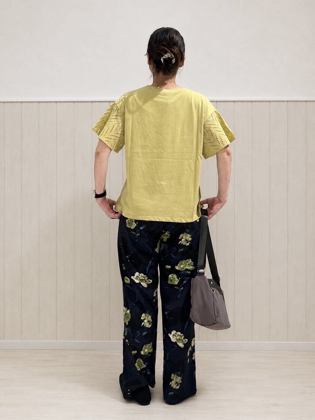 まつみさんの「SHOO･LA･RUE｜【S-LL/洗濯機可/体型カバー】汗じみが気になりにくい お袖レースフレアTシャツ」を使ったコーディネート
