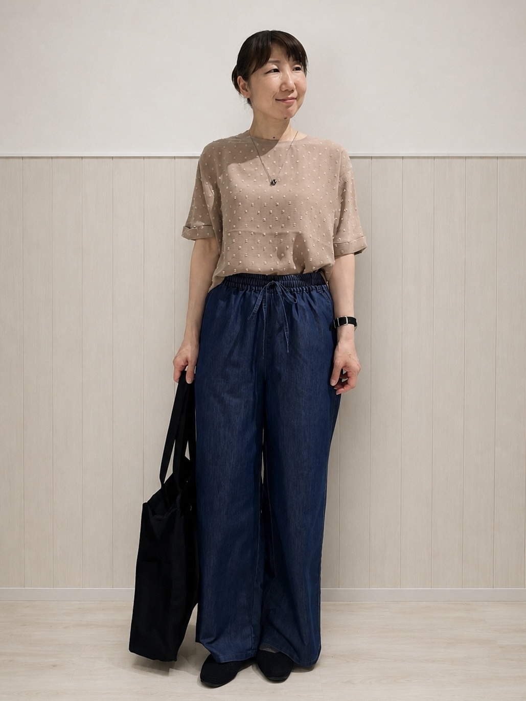 まつみさんの「SHOO･LA･RUE｜【洗濯後しわになりにくい/体型カバー】ドビードットで上品に ドルマントップス」を使ったコーディネート