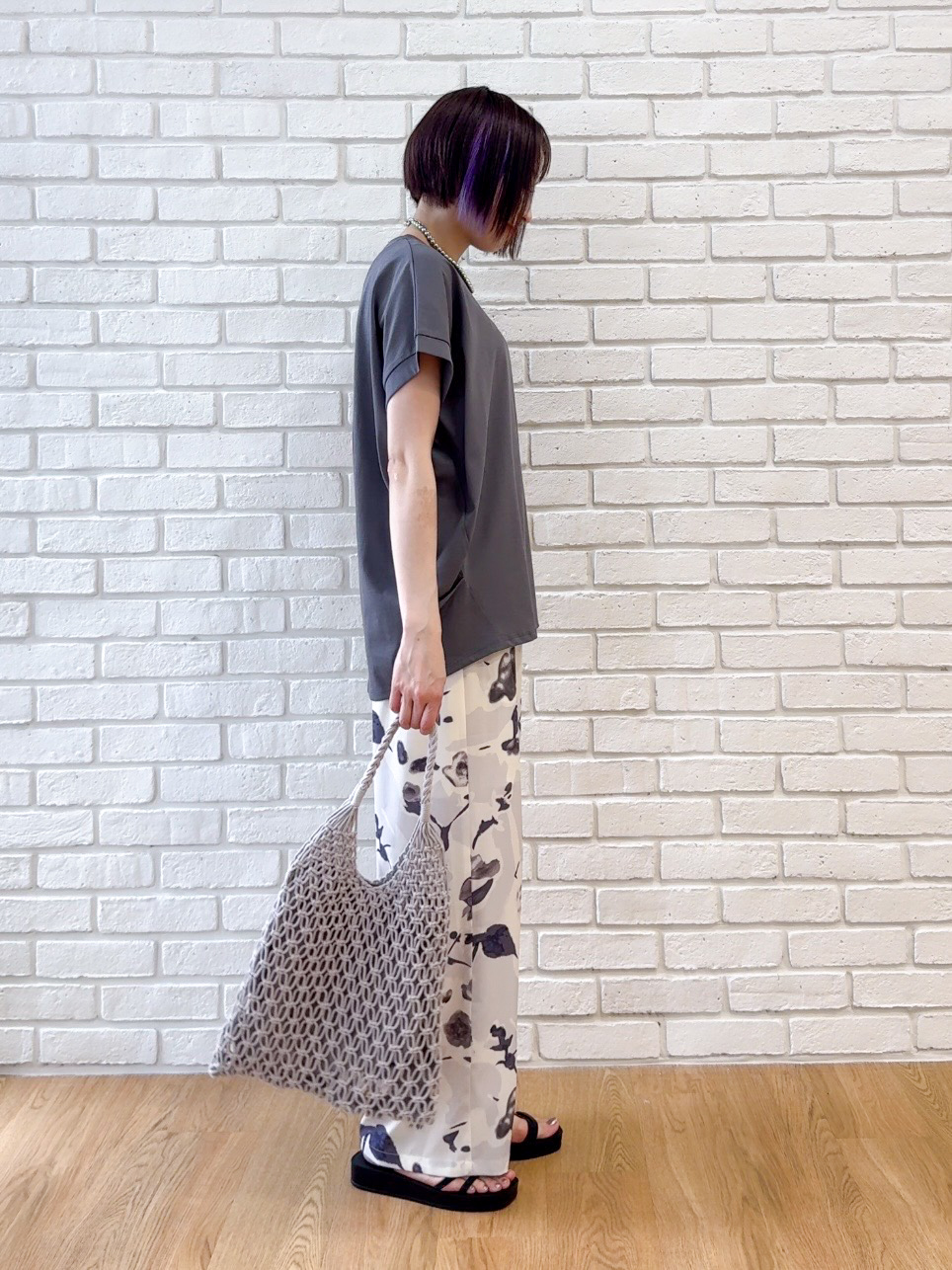 𝐜𝐡𝐢𝐤𝐚さんの「SHOO･LA･RUE｜【汗じみ防止/S-LL/体型カバー/洗濯機可】汗じみが気になりにくい 大人の刺繍ロゴTシャツ」を使ったコーディネート