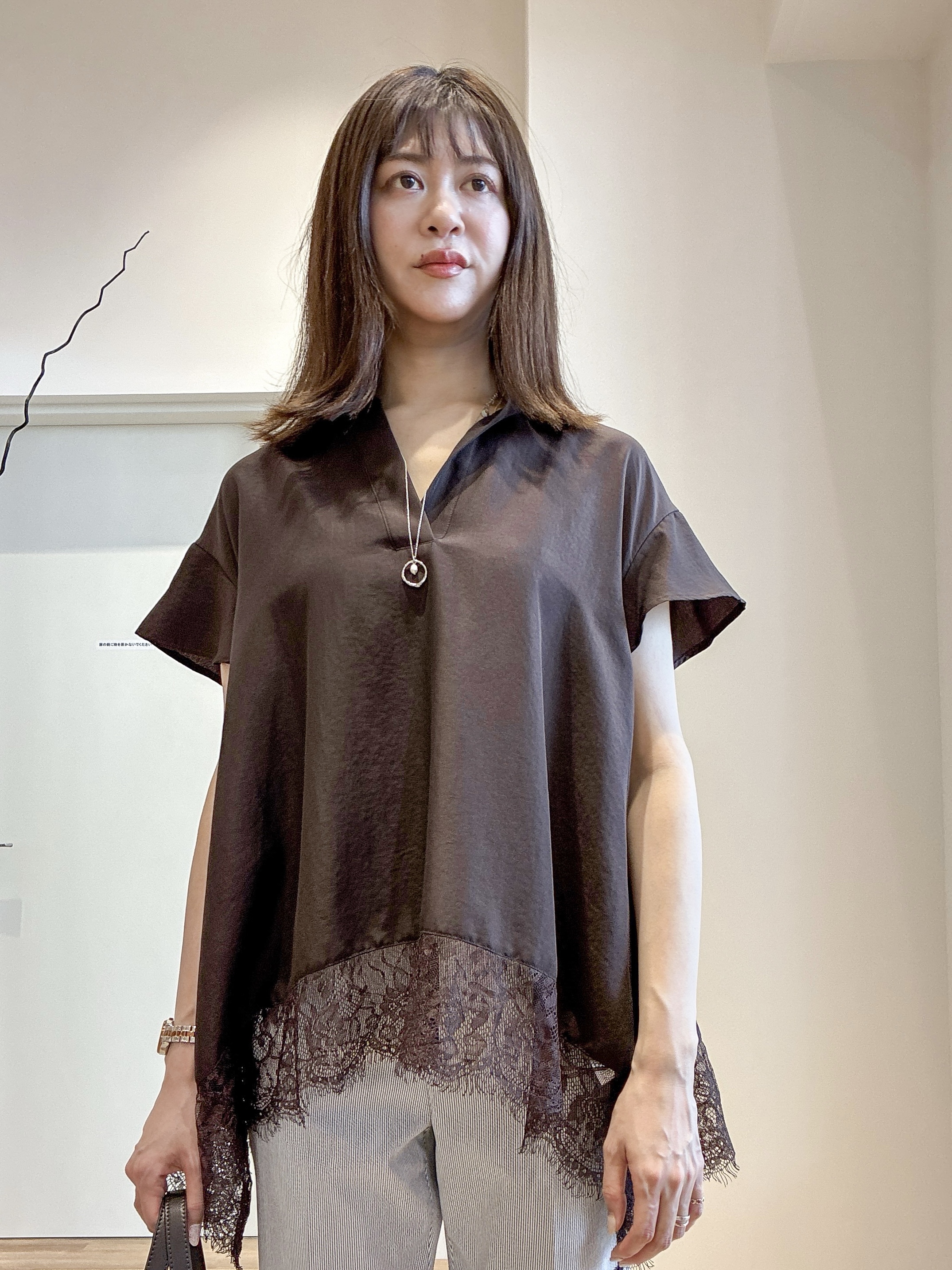 もんちゃんさんの「OPAQUE.CLIP｜裾レース スキッパーブラウス【洗濯機OK】」を使ったコーディネート