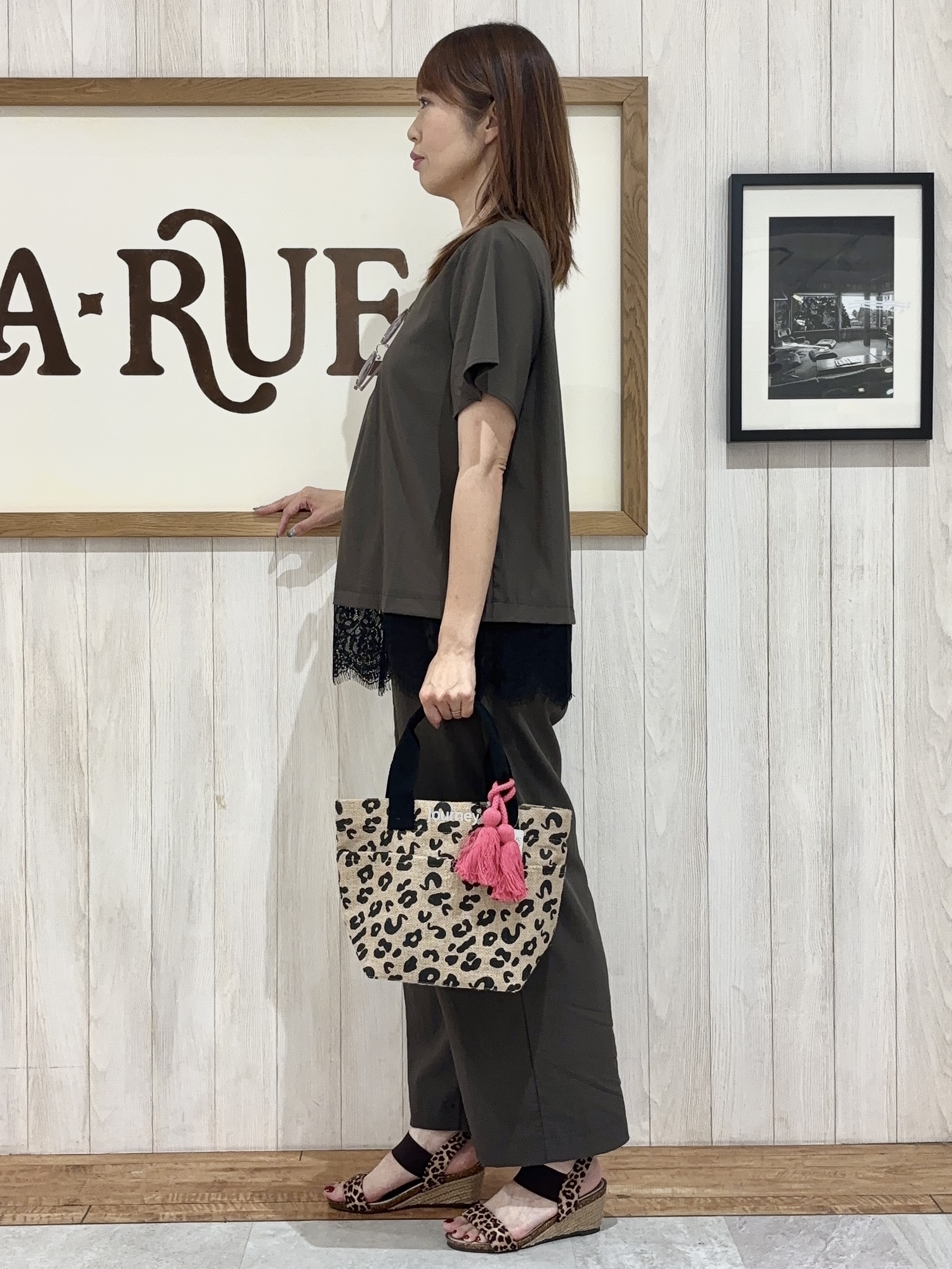 みきぽんさんの「SHOO･LA･RUE｜【S-LL/洗濯機可】軽凛(かろりん) 楽に着られて上品 裾レーススキッパーブラウス」を使ったコーディネート