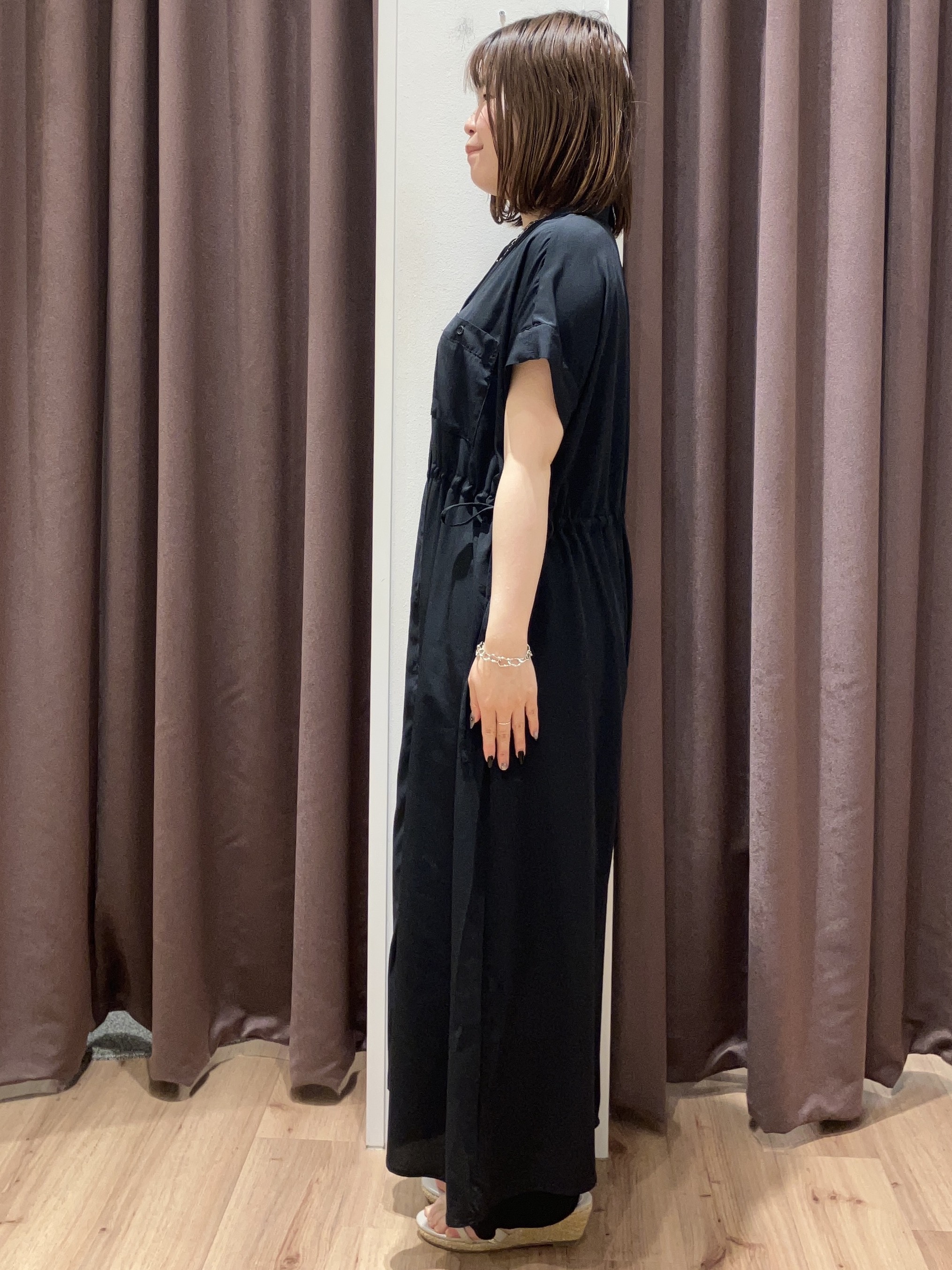 みちゃさんの「grove｜【洗える/体型カバー】ウエストドロストワンピース」を使ったコーディネート