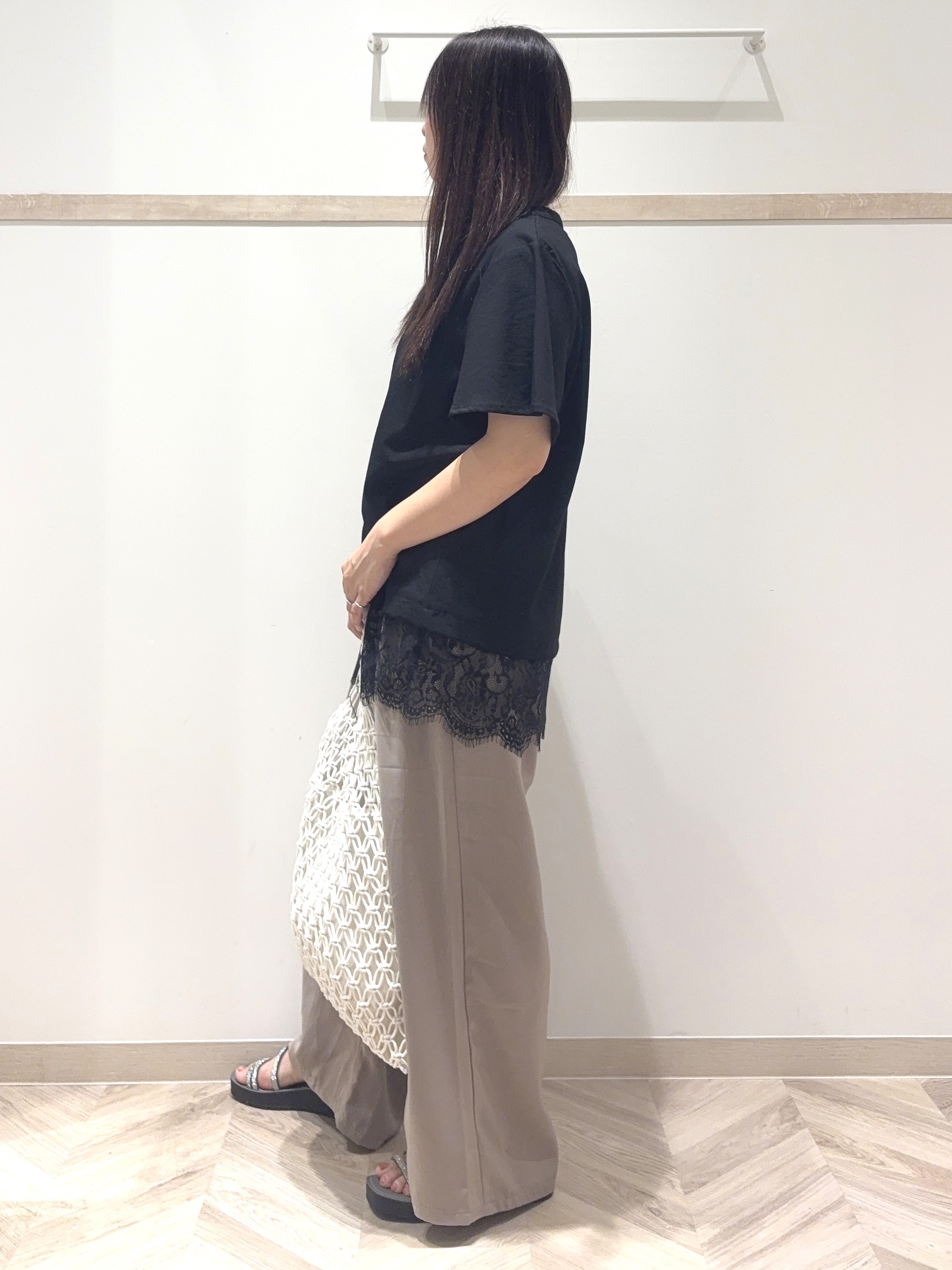 nanaさんの「SHOO･LA･RUE｜【S-LL/洗濯機可】軽凛(かろりん) 楽に着られて上品 裾レーススキッパーブラウス」を使ったコーディネート