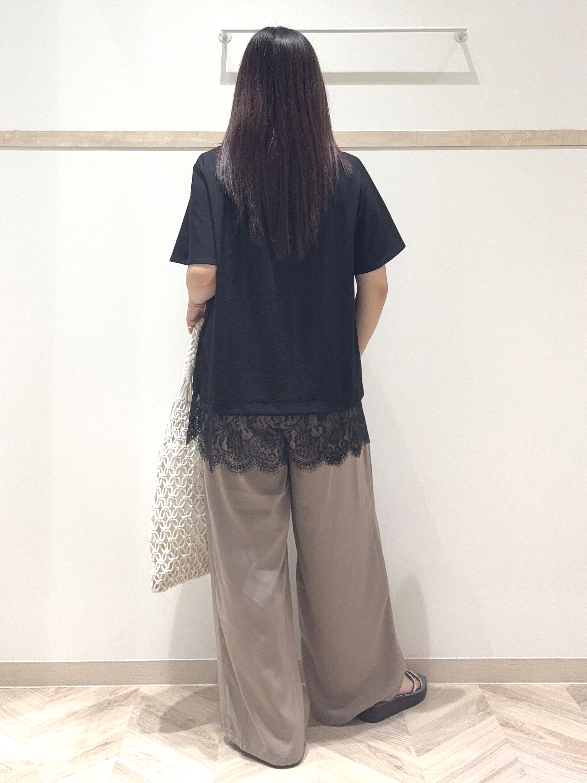 nanaさんの「SHOO･LA･RUE｜【S-LL/洗濯機可】軽凛(かろりん) 楽に着られて上品 裾レーススキッパーブラウス」を使ったコーディネート