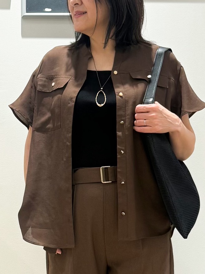 Lilyさんの「grove｜【洗濯機OK/SETUP可】シワになりにくい、フレアスリーブブラウス」を使ったコーディネート