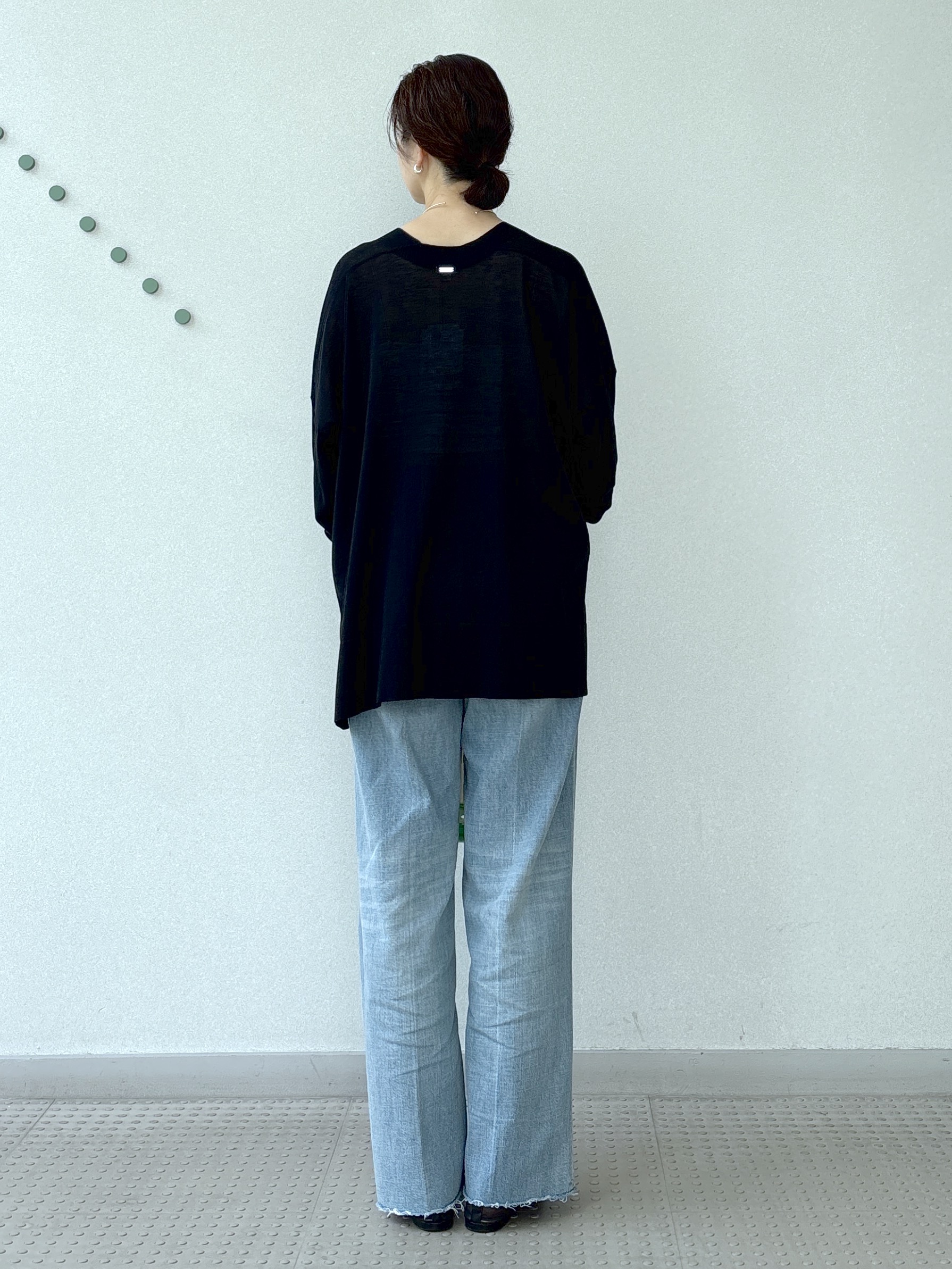 saitoさんの「DRESSTERIOR｜センタープレス ワイドストレートデニム」を使ったコーディネート
