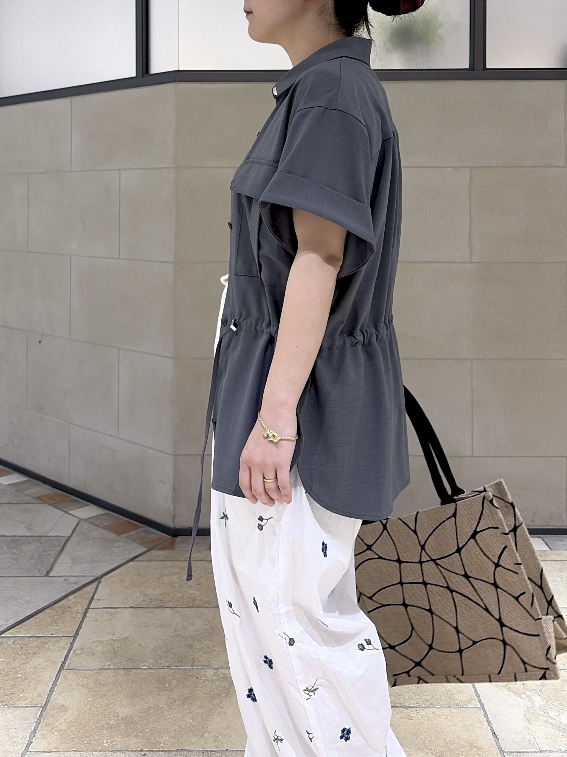 よねさんの「INDIVI｜Comfy SET UP｜サファリシャツ【セットアップ対応／通勤／カセット服／接触冷感／UVカット】」を使ったコーディネート