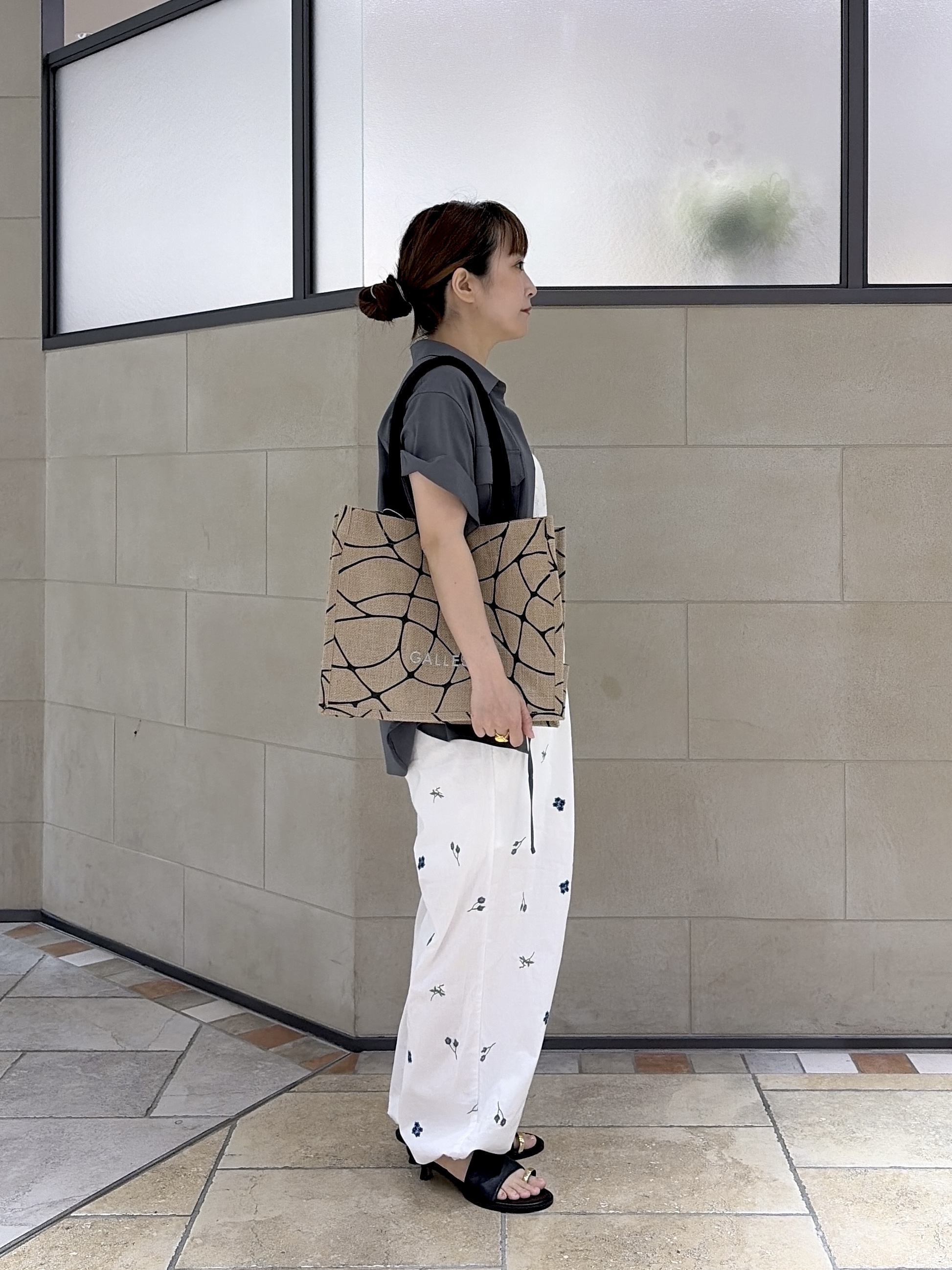 よねさんの「INDIVI｜Comfy SET UP｜サファリシャツ【セットアップ対応／通勤／カセット服／接触冷感／UVカット】」を使ったコーディネート