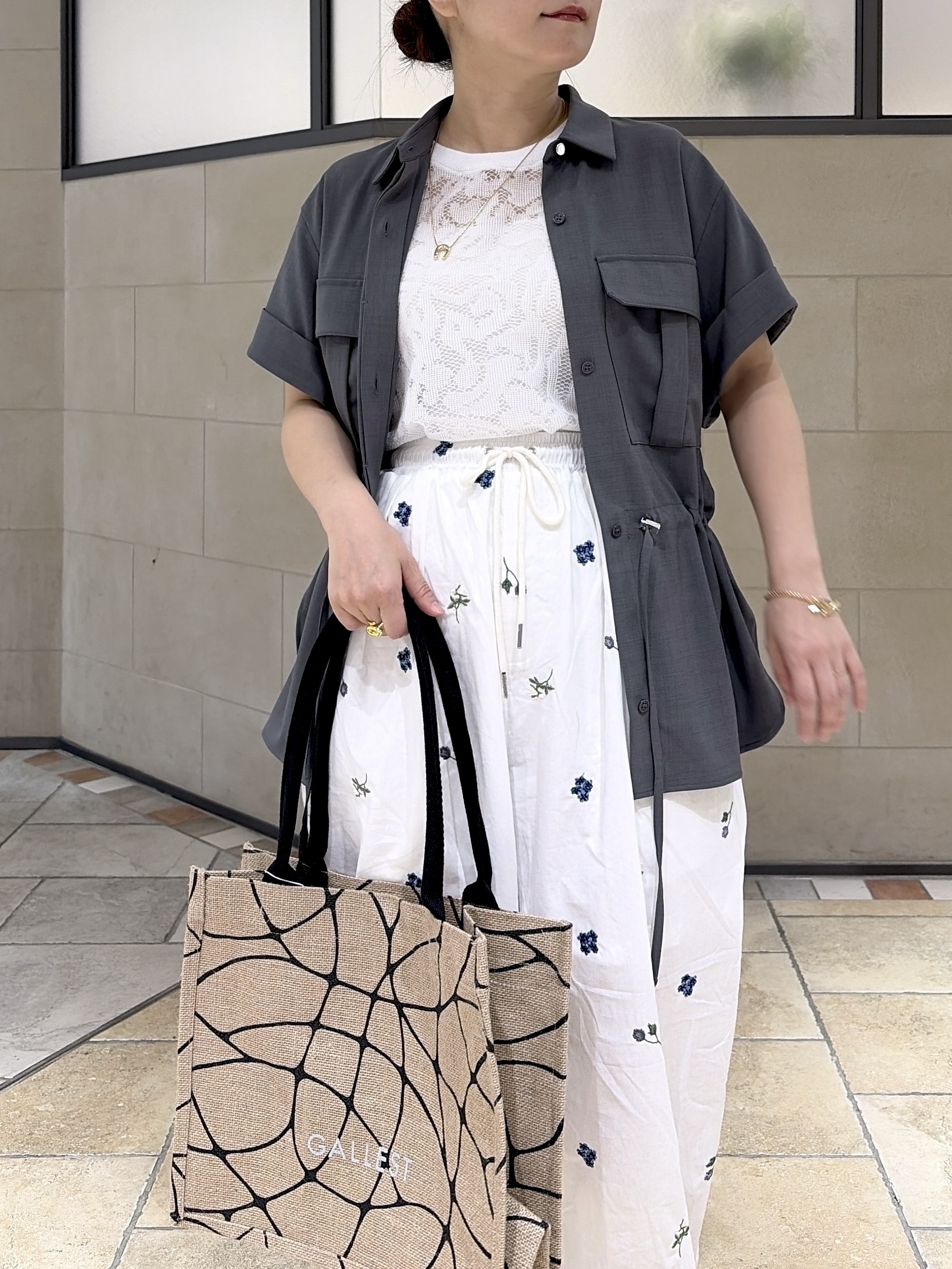 よねさんの「INDIVI｜Comfy SET UP｜サファリシャツ【セットアップ対応／通勤／カセット服／接触冷感／UVカット】」を使ったコーディネート