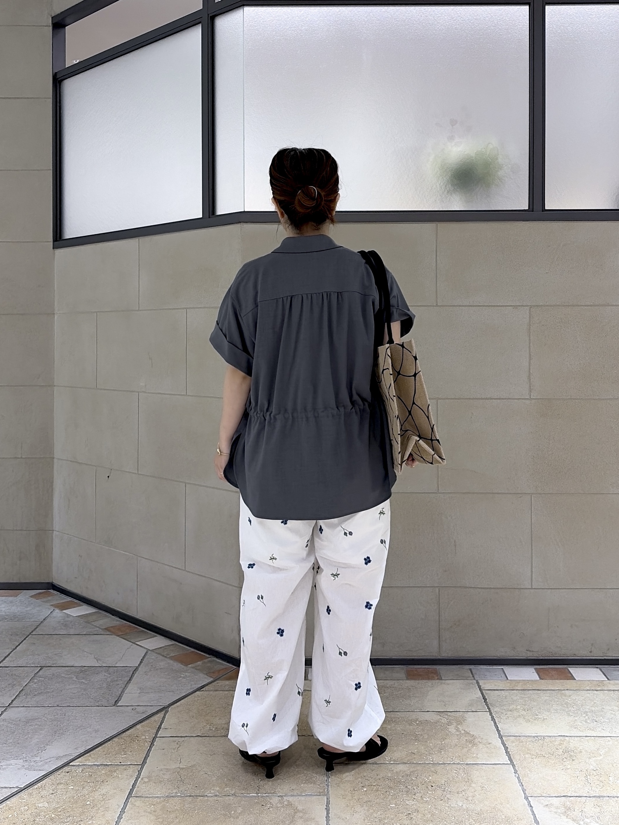 よねさんの「INDIVI｜Comfy SET UP｜サファリシャツ【セットアップ対応／通勤／カセット服／接触冷感／UVカット】」を使ったコーディネート