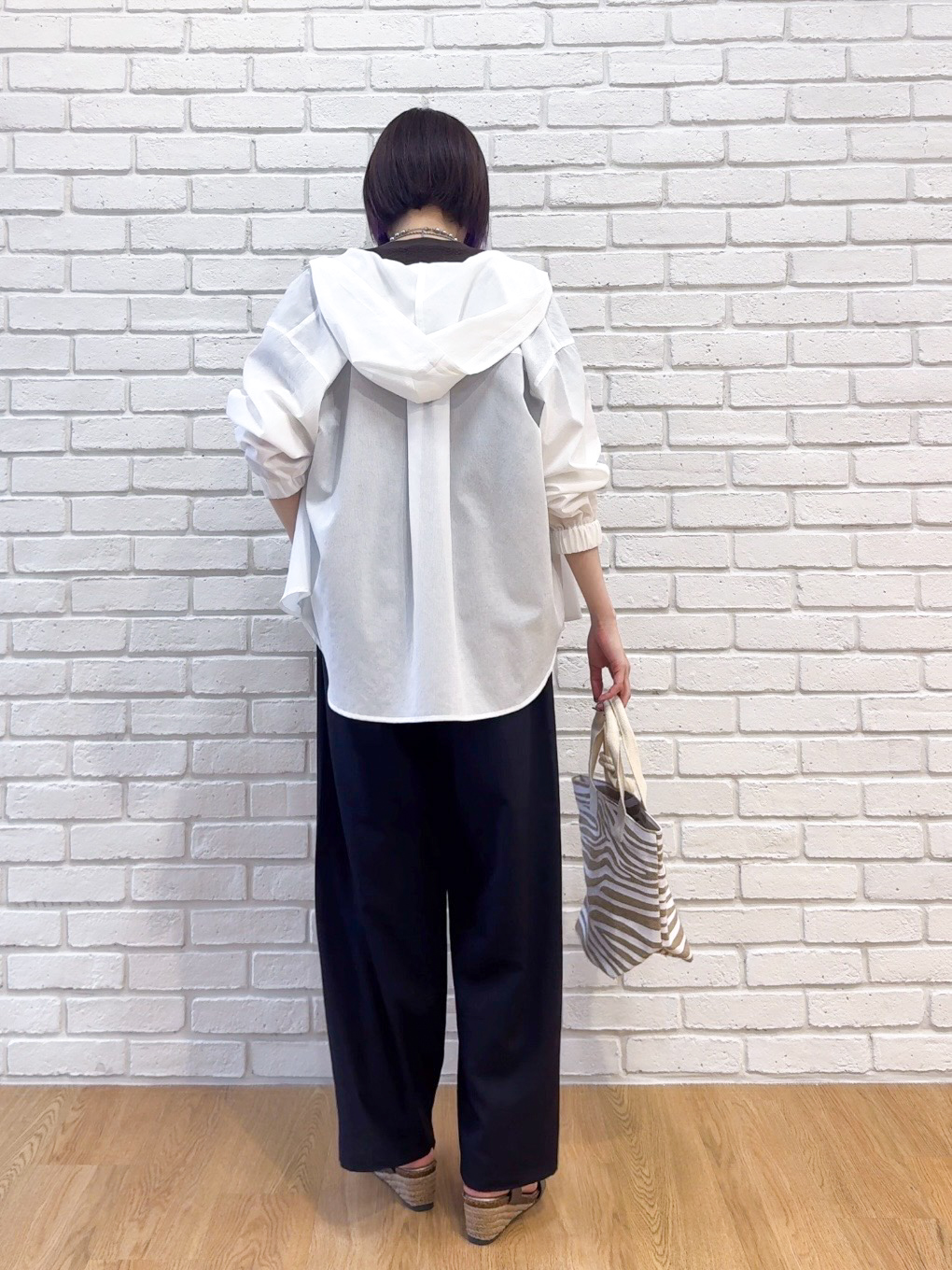 𝐜𝐡𝐢𝐤𝐚さんの「SHOO･LA･RUE｜【通気性〇/洗濯機可/S-LL】UVカット機能付き ライトな着心地シャツパーカ」を使ったコーディネート