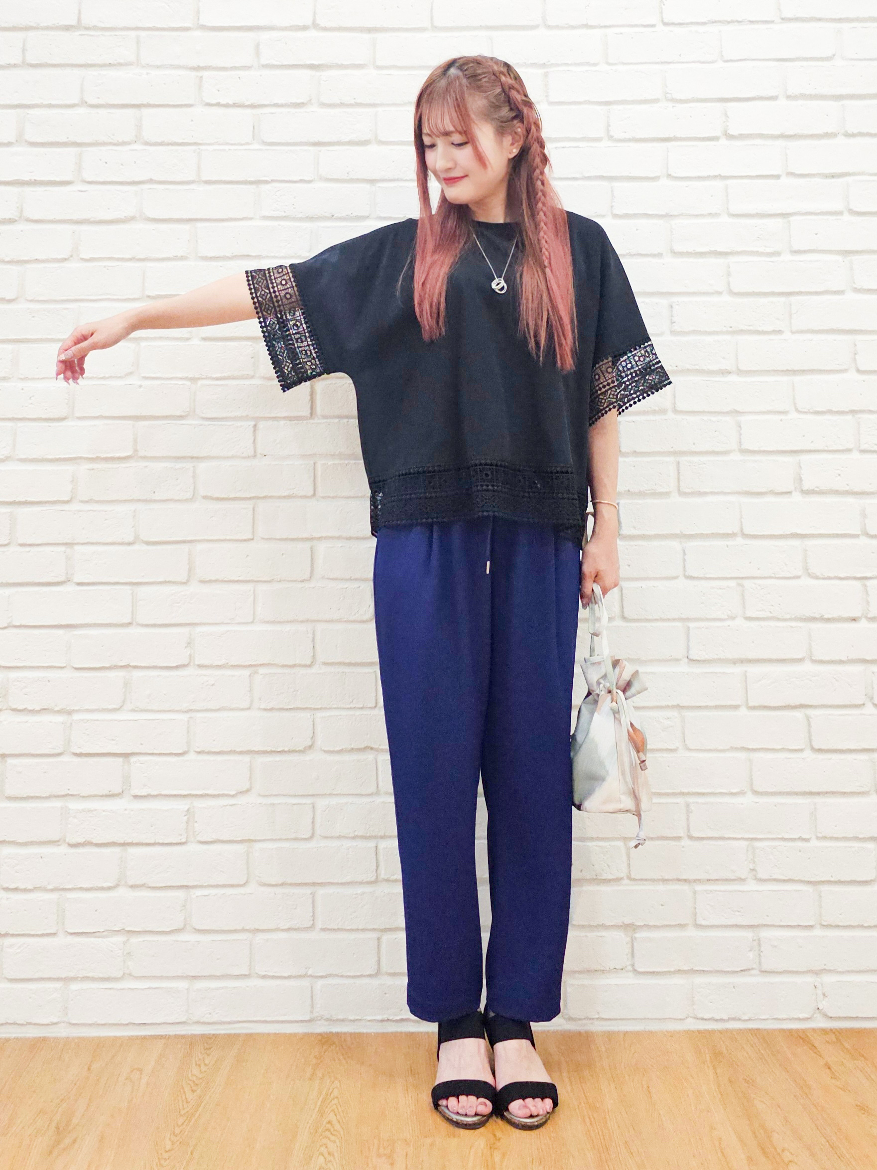 ゆゆさんの「SHOO･LA･RUE｜【洗濯機可/体型カバー/S-LL】レース使いがポイント デザインTシャツ」を使ったコーディネート