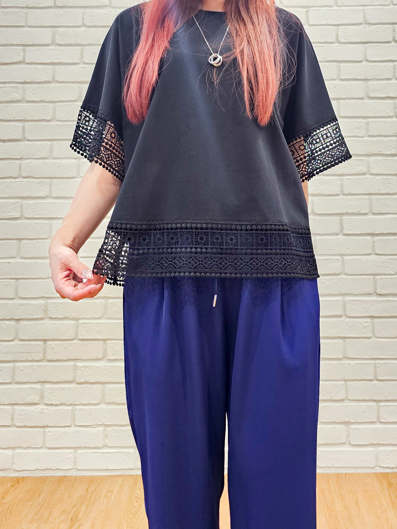 ゆゆさんの「SHOO･LA･RUE｜【洗濯機可/体型カバー/S-LL】レース使いがポイント デザインTシャツ」を使ったコーディネート