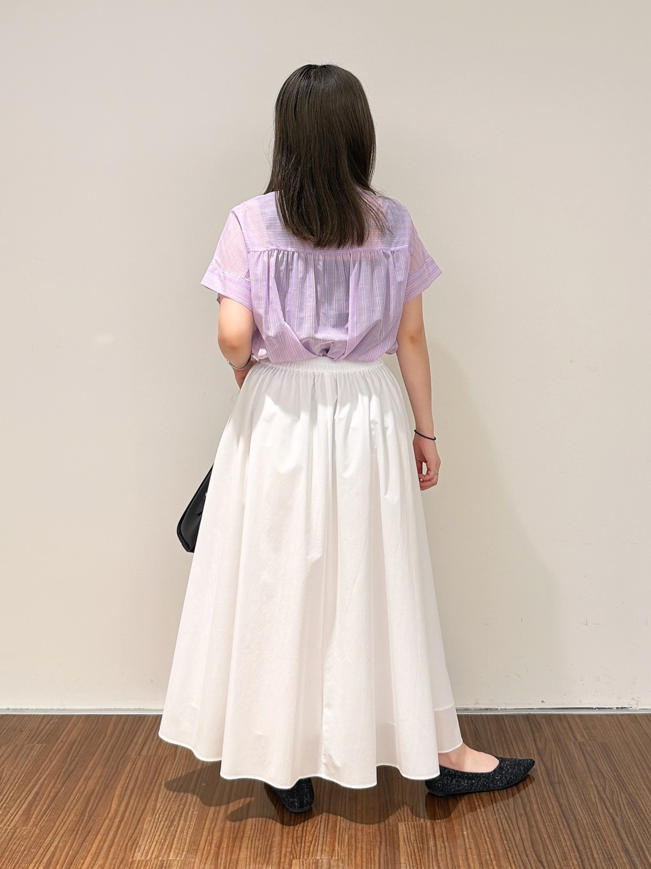 emikaさんの「INDIVI｜【洗える／軽やか】フリル衿ギャザーブラウス」を使ったコーディネート