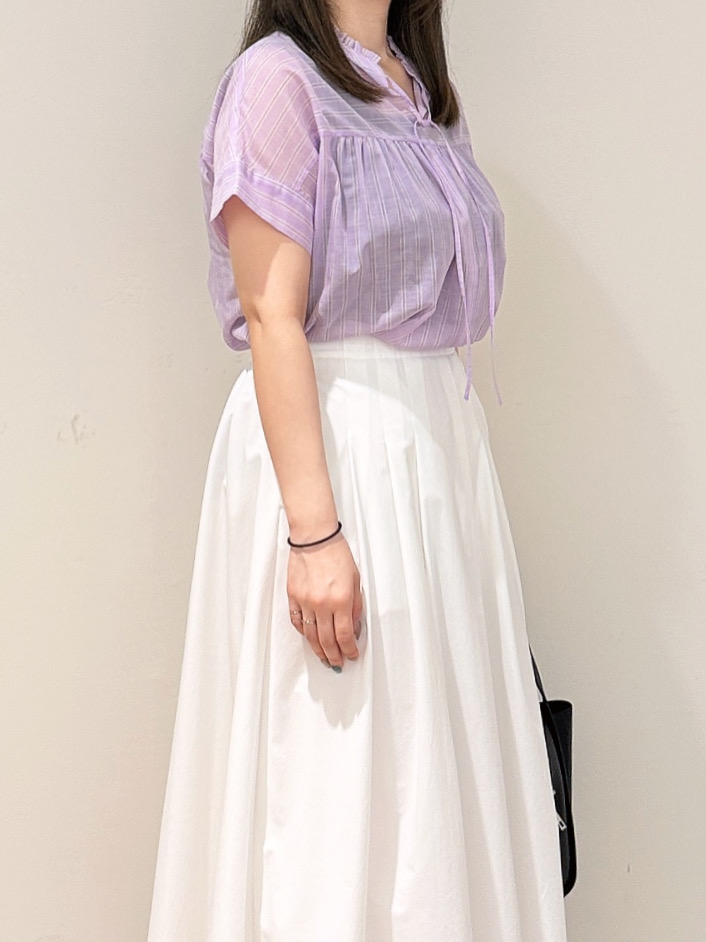 emikaさんの「INDIVI｜【洗える／軽やか】フリル衿ギャザーブラウス」を使ったコーディネート