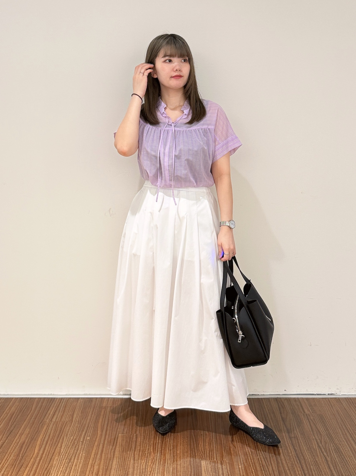 emikaさんの「INDIVI｜【洗える／軽やか】フリル衿ギャザーブラウス」を使ったコーディネート