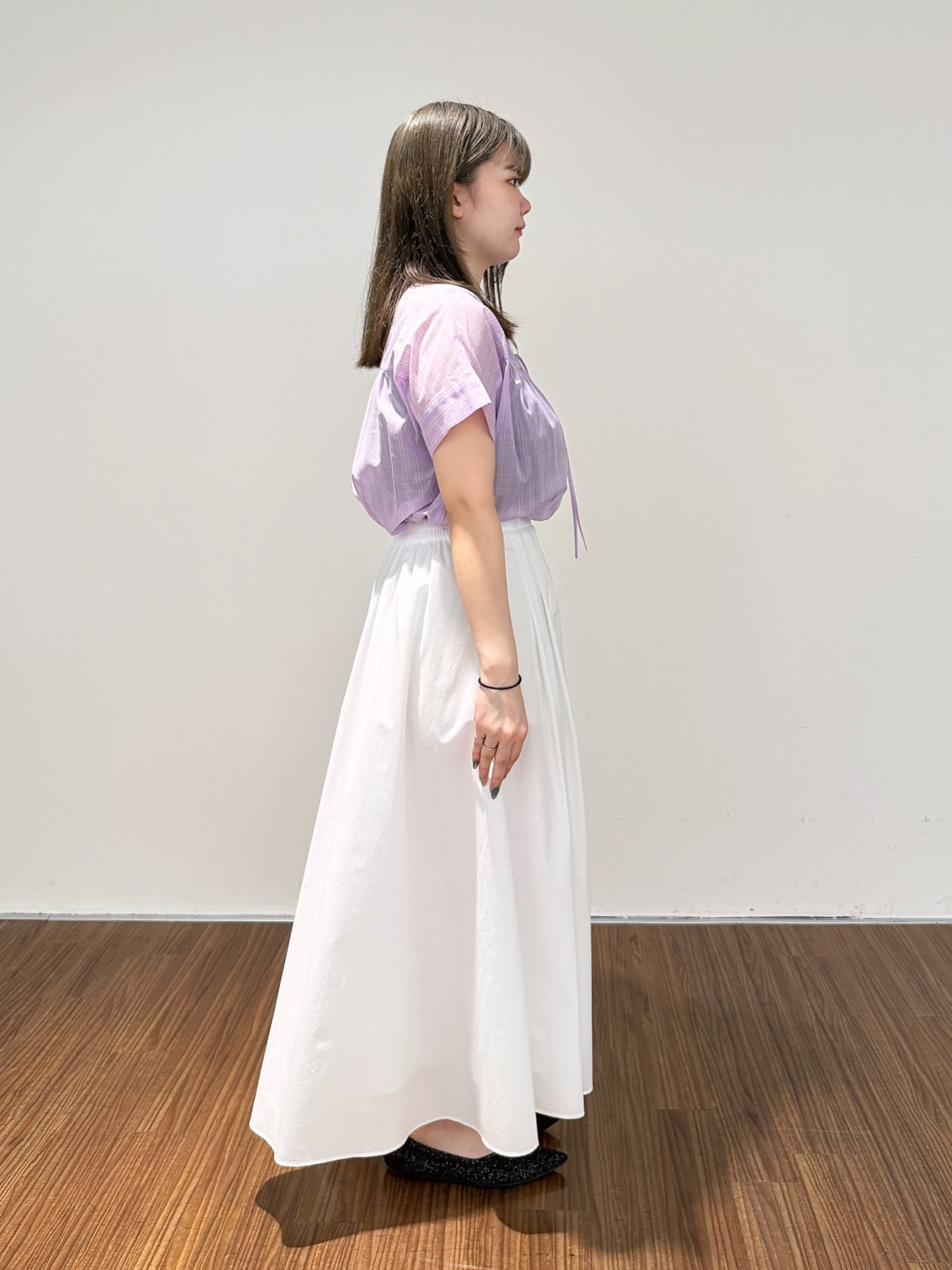 emikaさんの「INDIVI｜【洗える／軽やか】フリル衿ギャザーブラウス」を使ったコーディネート