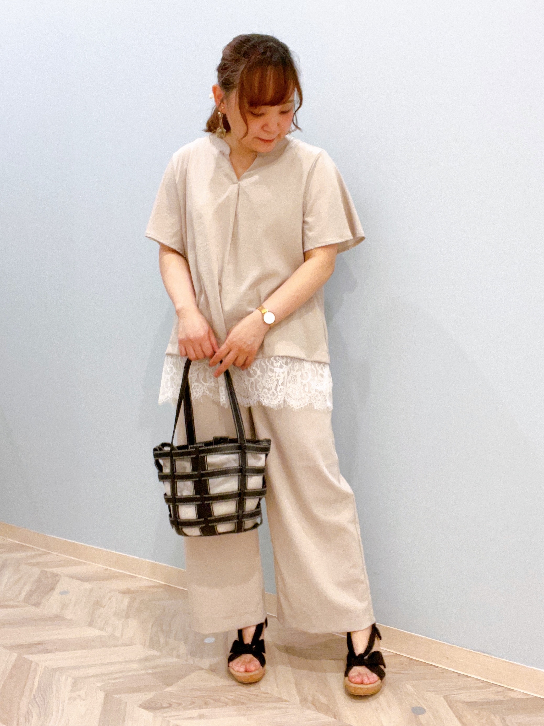 kitaさんの「SHOO･LA･RUE｜【S-LL/洗濯機可】軽凛(かろりん) 楽に着られて上品 裾レーススキッパーブラウス」を使ったコーディネート