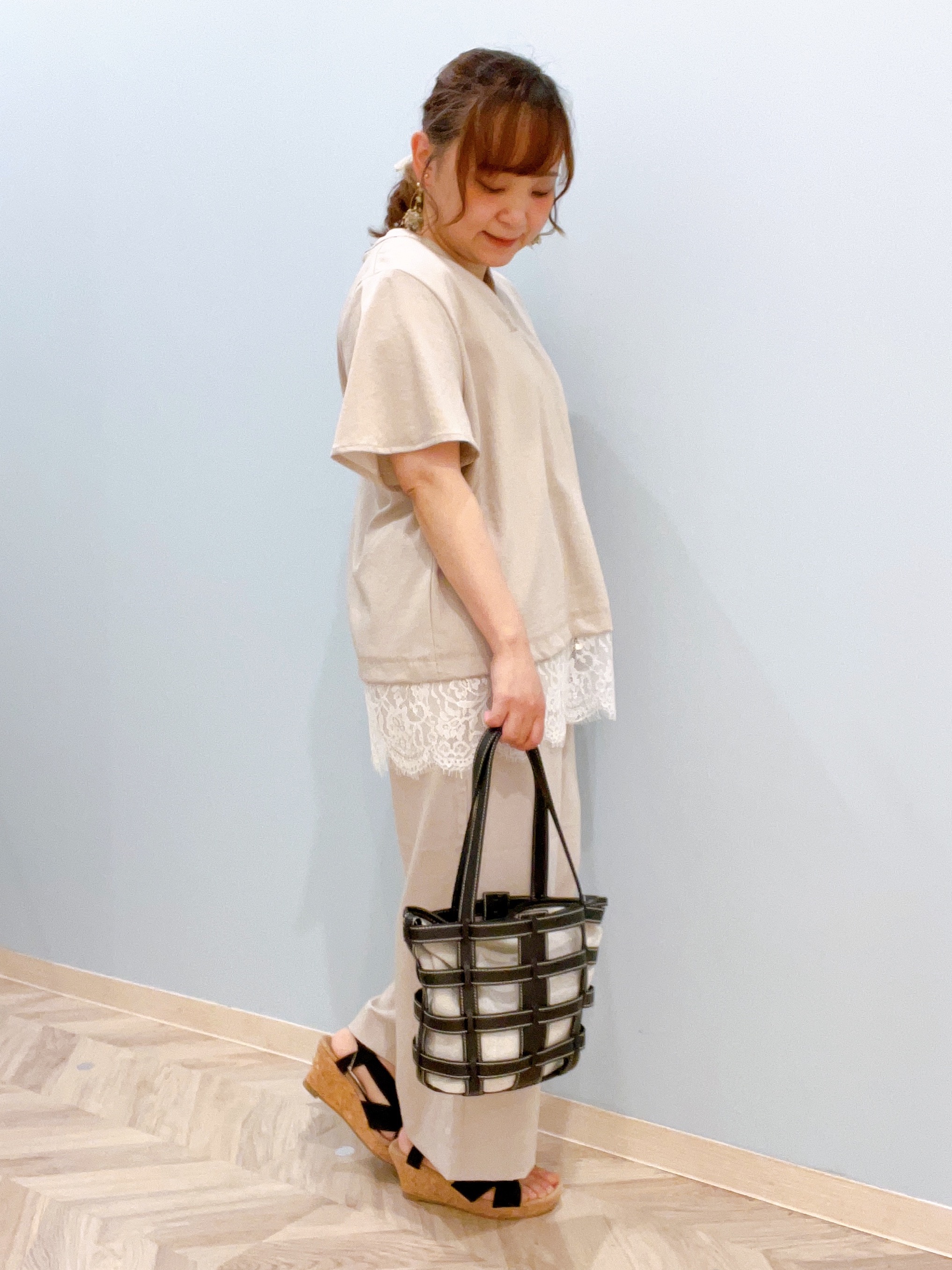 kitaさんの「SHOO･LA･RUE｜【S-LL/洗濯機可】軽凛(かろりん) 楽に着られて上品 裾レーススキッパーブラウス」を使ったコーディネート