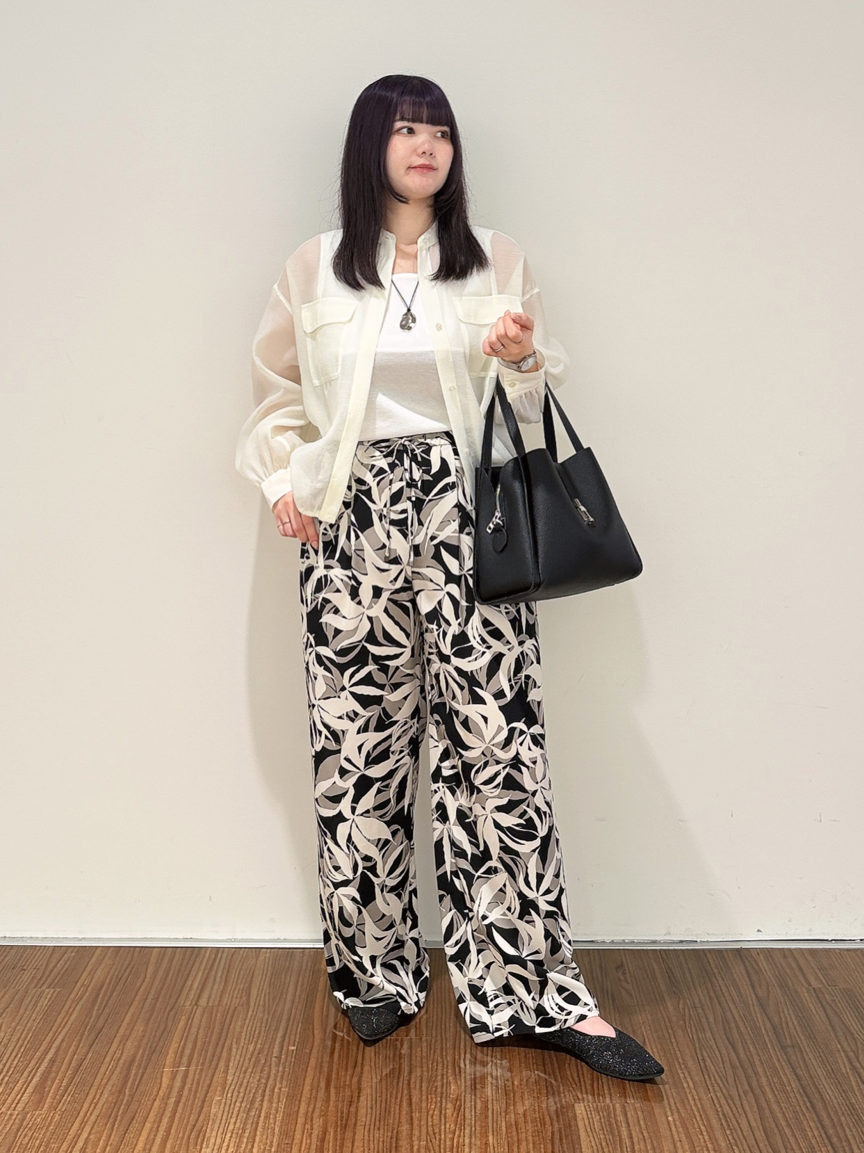 emikaさんの「INDIVI｜【トレンド／2WAY】裾ドロスト付きシアーブラウスブルゾン」を使ったコーディネート