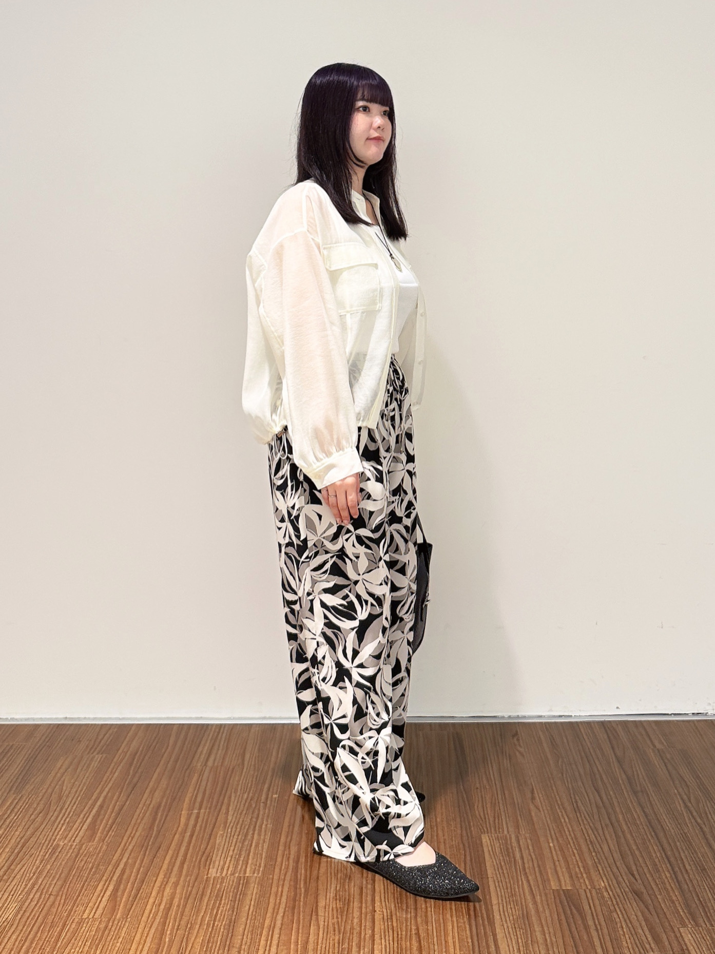 emikaさんの「INDIVI｜【トレンド／2WAY】裾ドロスト付きシアーブラウスブルゾン」を使ったコーディネート
