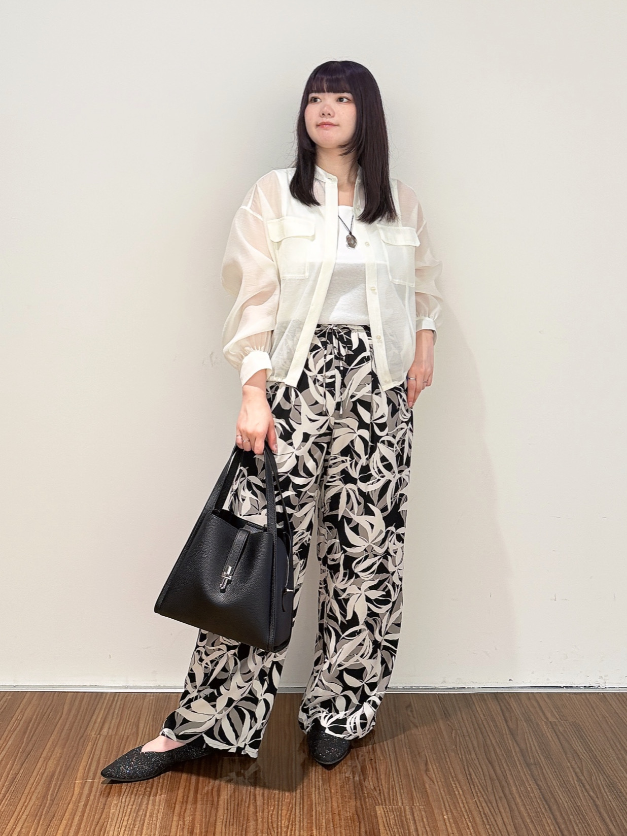 emikaさんの「INDIVI｜【トレンド／2WAY】裾ドロスト付きシアーブラウスブルゾン」を使ったコーディネート