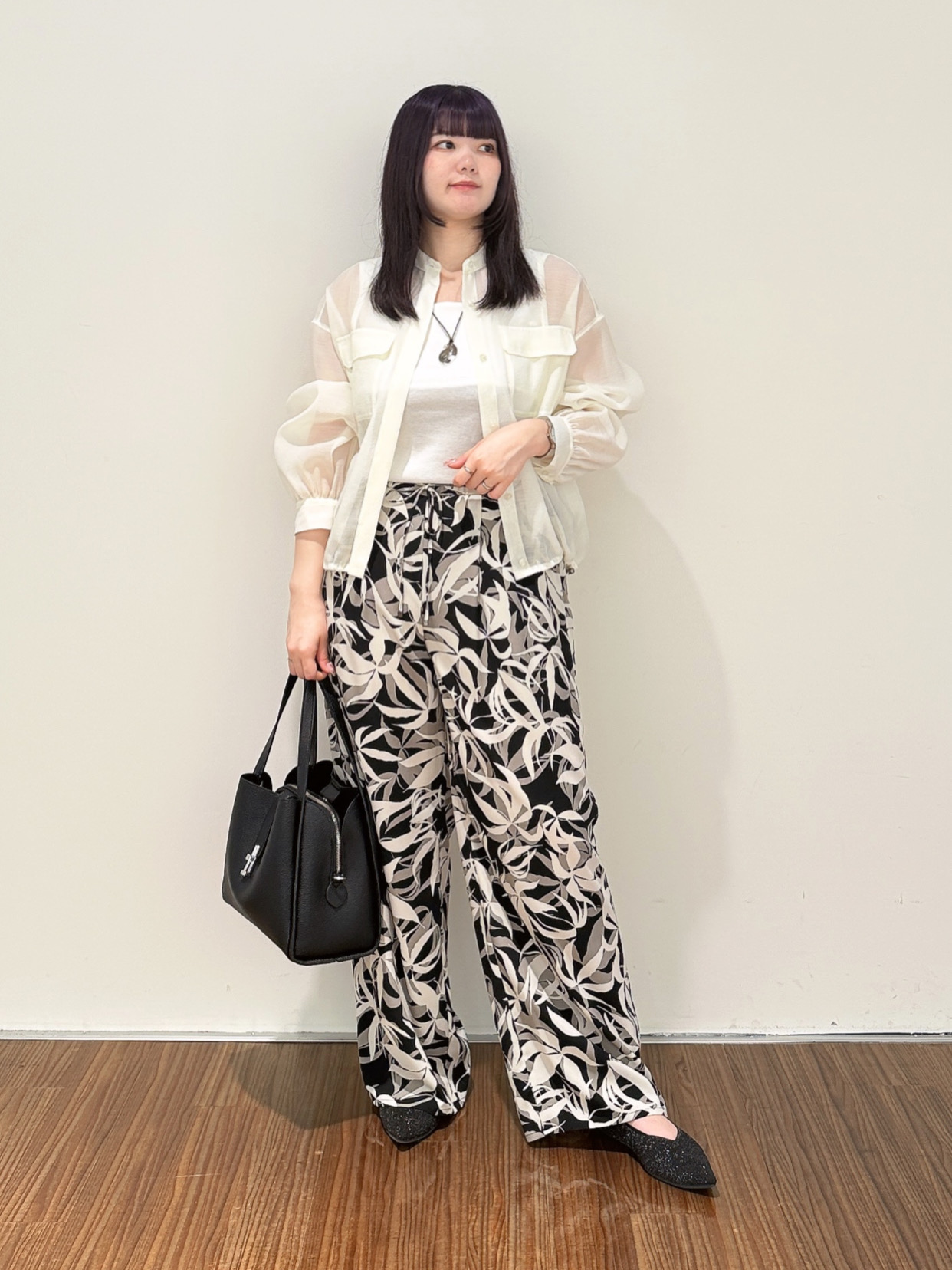 emikaさんの「INDIVI｜【トレンド／2WAY】裾ドロスト付きシアーブラウスブルゾン」を使ったコーディネート