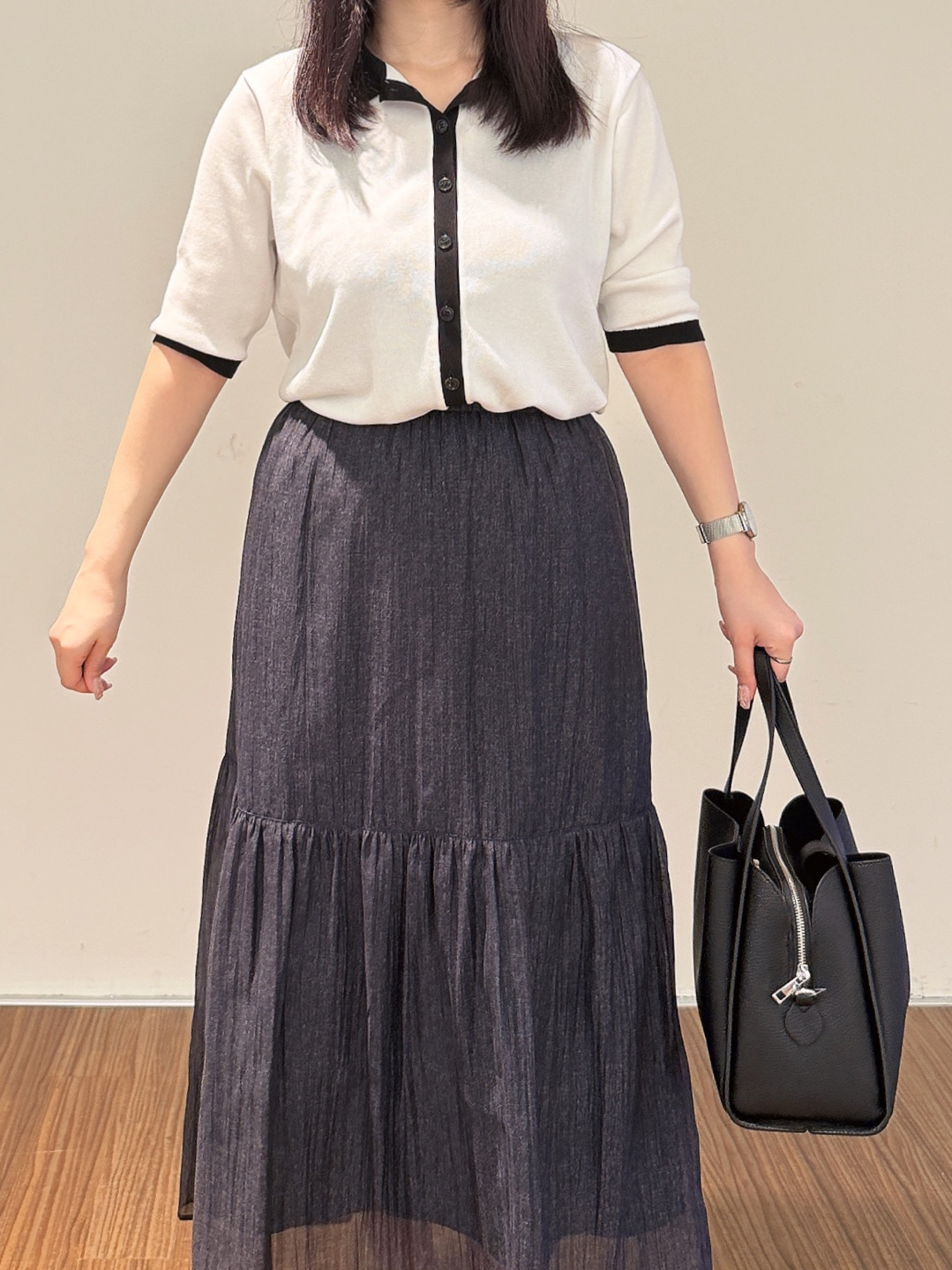 emikaさんの「INDIVI｜【バイカラー】衿付きシャツ風ニット」を使ったコーディネート