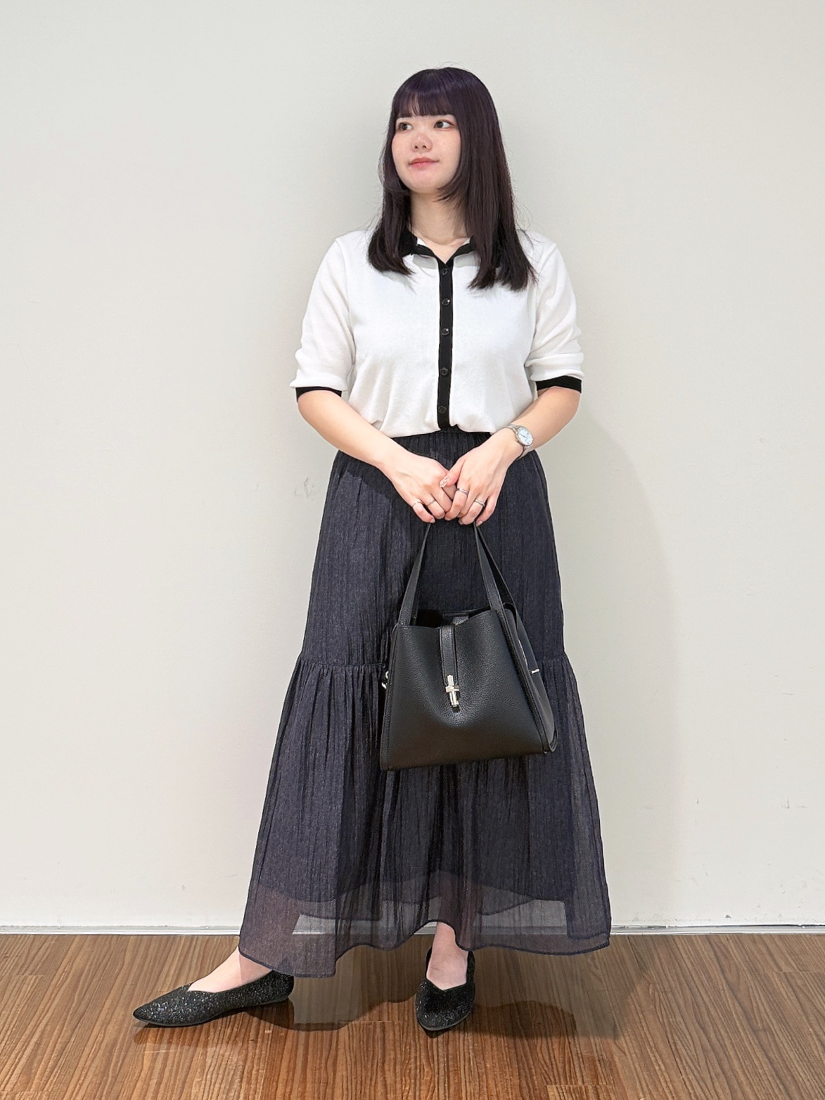 emikaさんの「INDIVI｜【バイカラー】衿付きシャツ風ニット」を使ったコーディネート