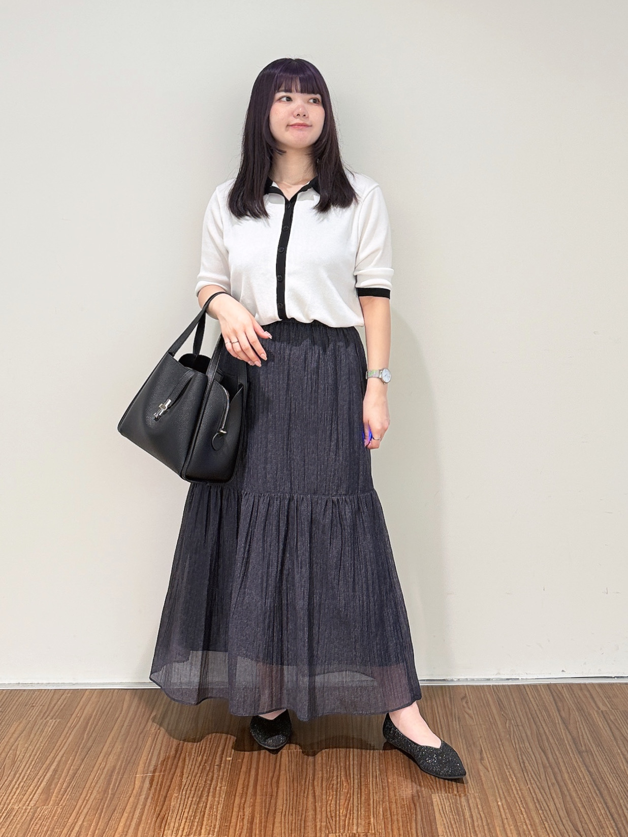 emikaさんの「INDIVI｜【バイカラー】衿付きシャツ風ニット」を使ったコーディネート