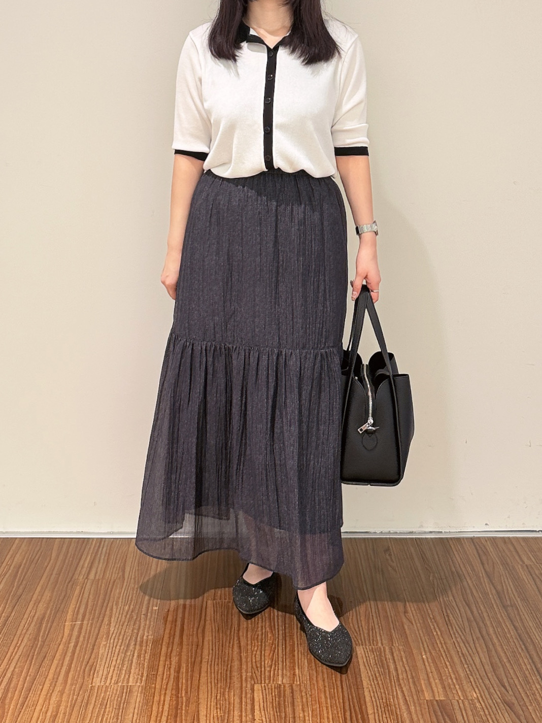 emikaさんの「INDIVI｜【バイカラー】衿付きシャツ風ニット」を使ったコーディネート