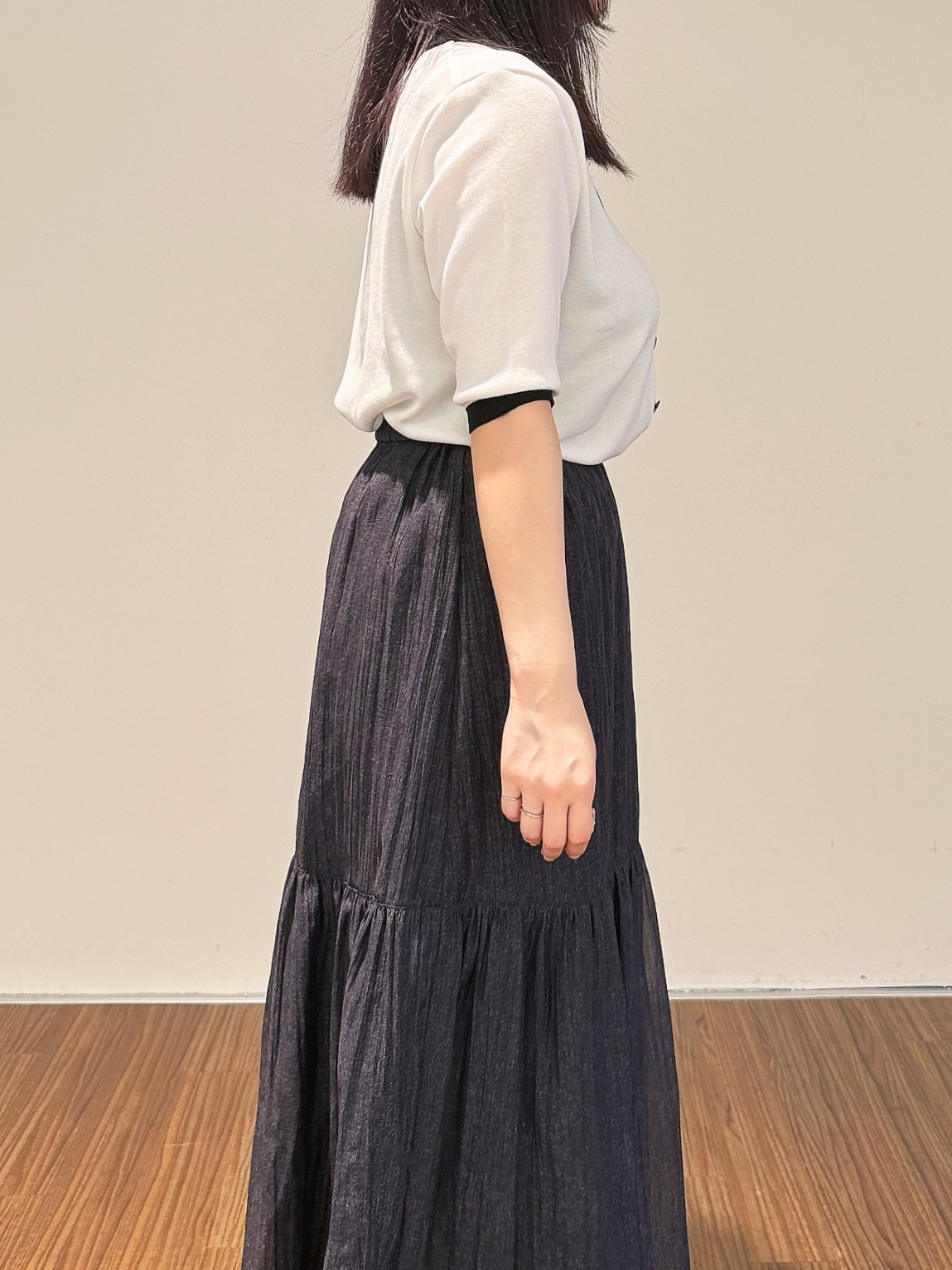 emikaさんの「INDIVI｜【バイカラー】衿付きシャツ風ニット」を使ったコーディネート