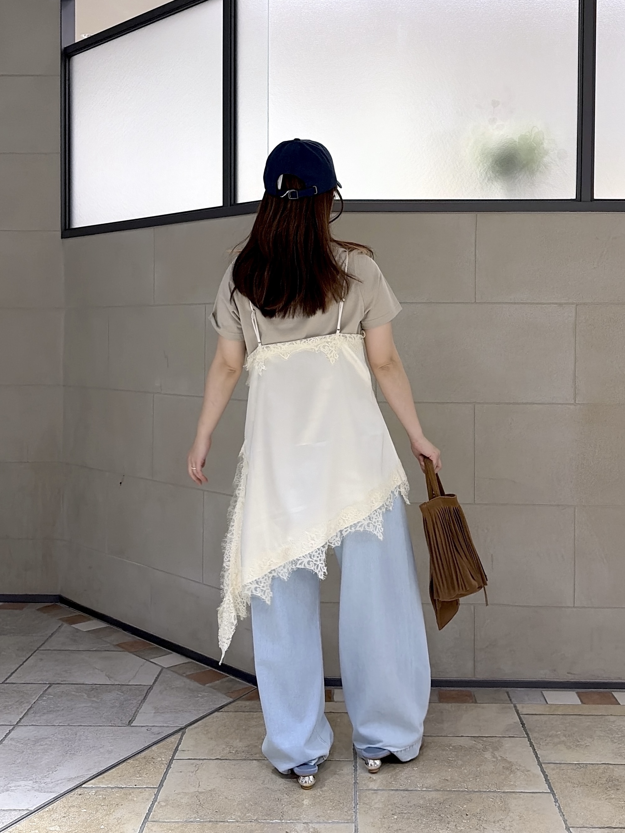 よねさんの「INDIVI｜イレギュラーヘムレースキャミ」を使ったコーディネート