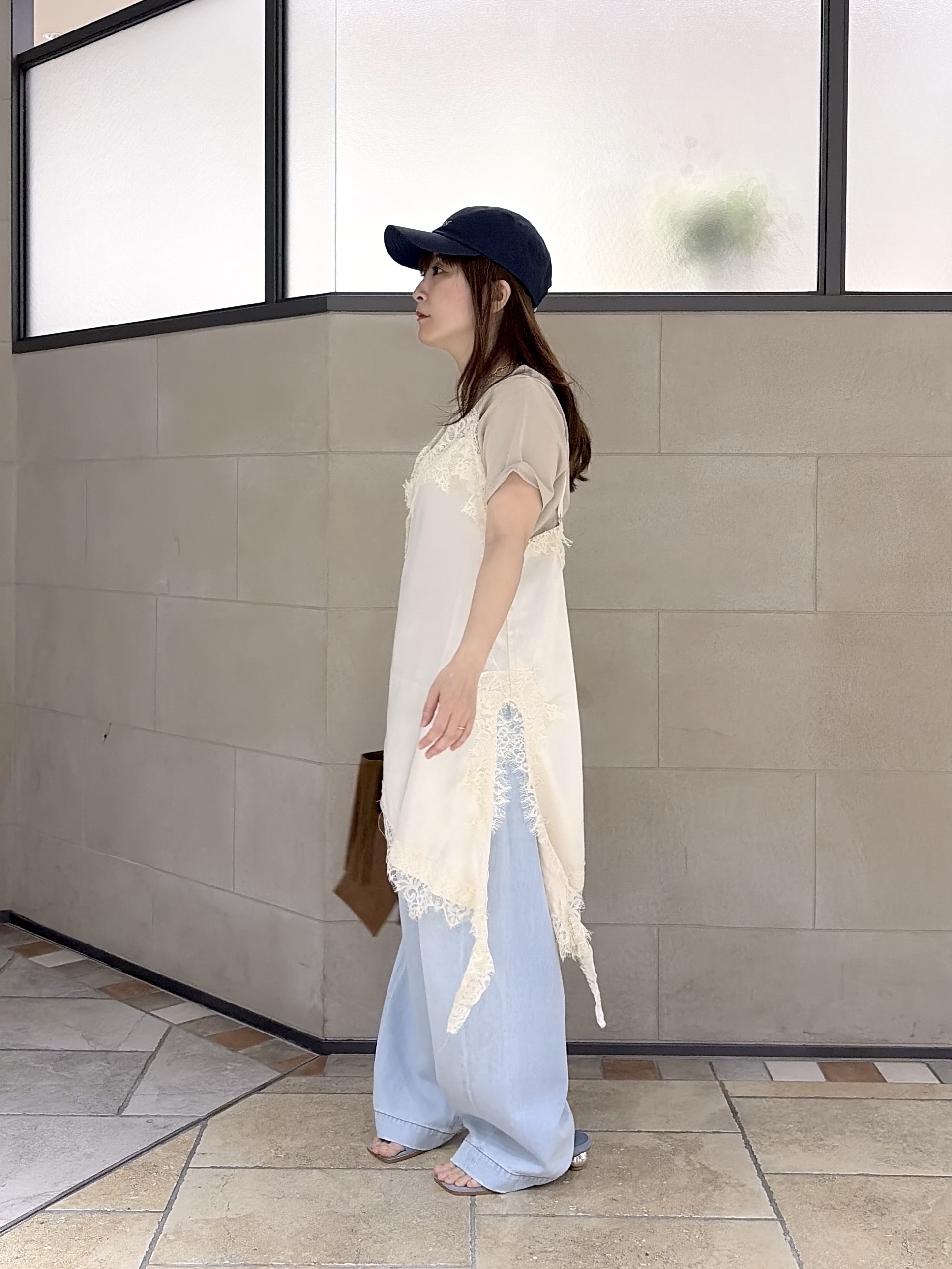 よねさんの「INDIVI｜イレギュラーヘムレースキャミ」を使ったコーディネート