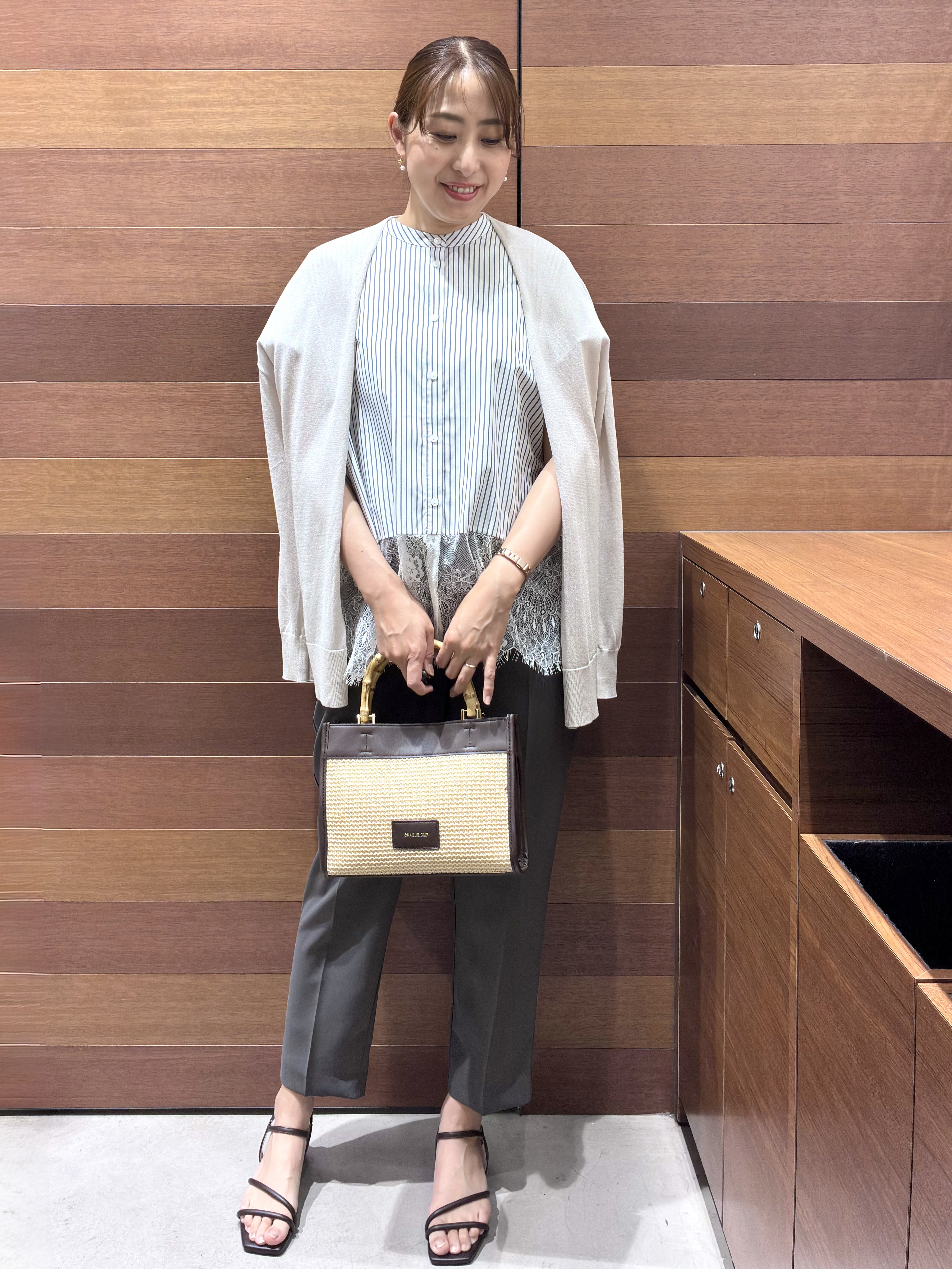 みりんさんの「OPAQUE.CLIP｜裾レースフレンチスリーブブラウス【洗濯機OK】」を使ったコーディネート