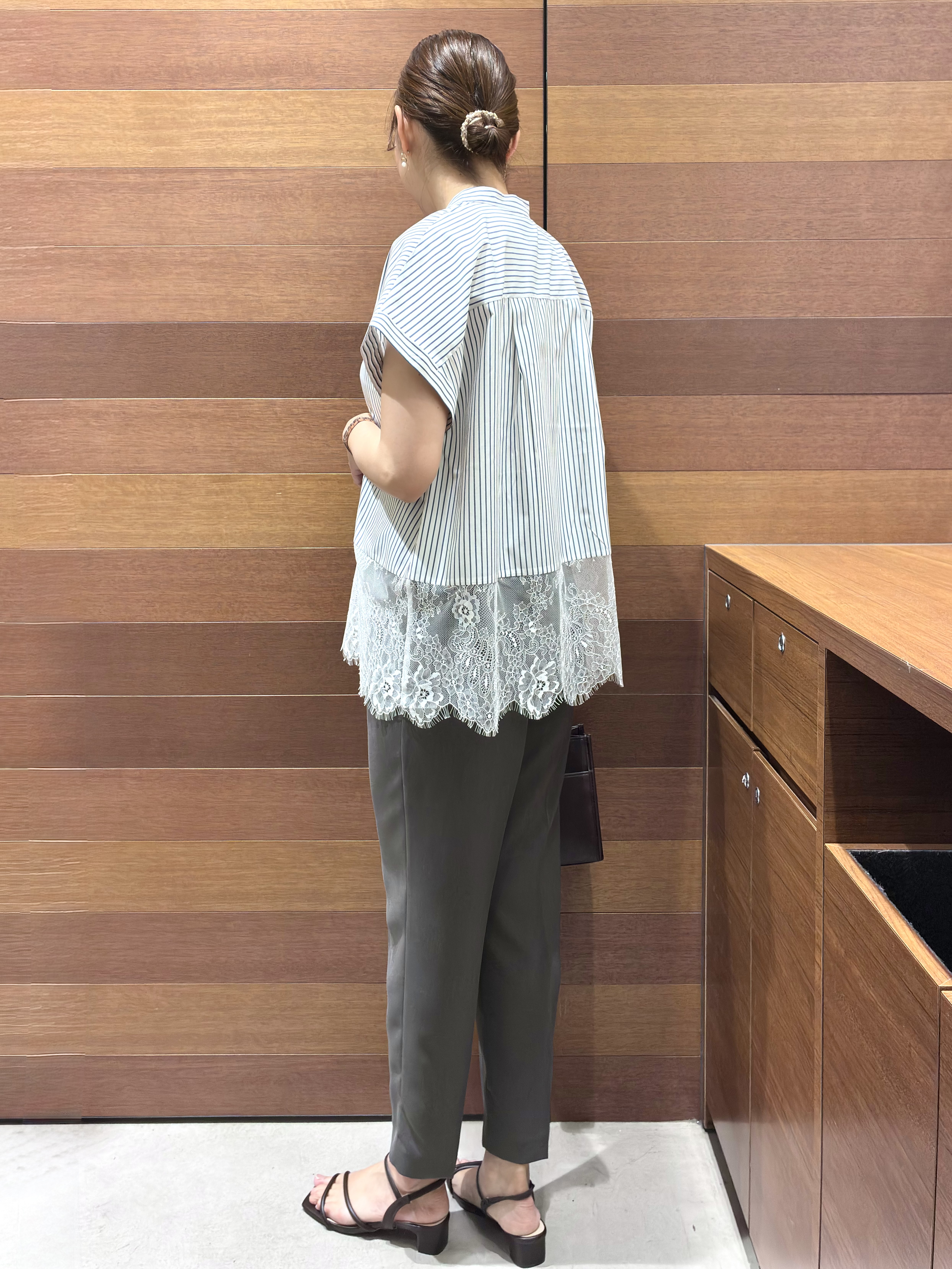 みりんさんの「OPAQUE.CLIP｜裾レースフレンチスリーブブラウス【洗濯機OK】」を使ったコーディネート