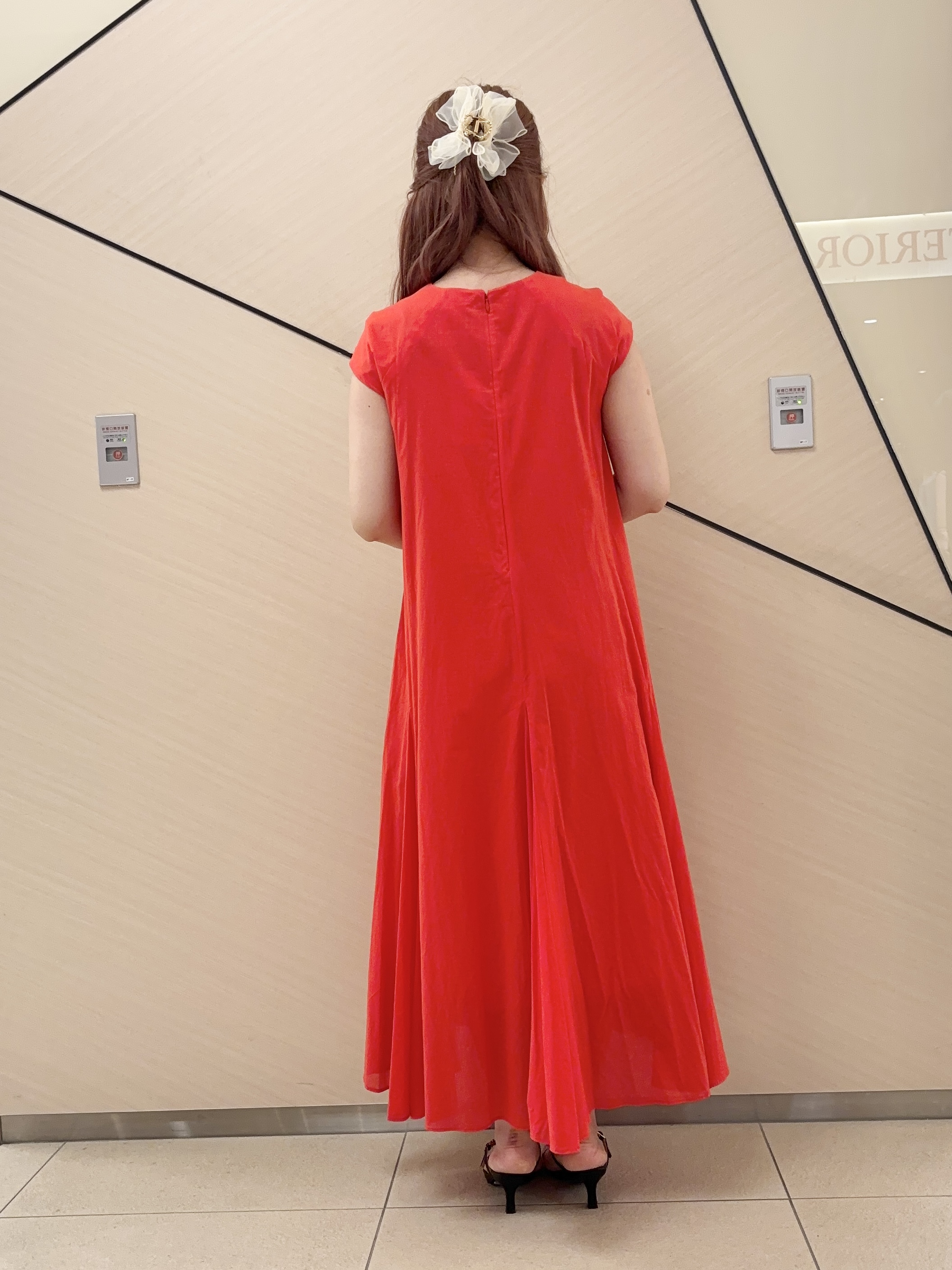 Rinaさんの「DRESSTERIOR｜【きれいめ/ウォッシャブル】コットンローンフレンチスリーブワンピ」を使ったコーディネート