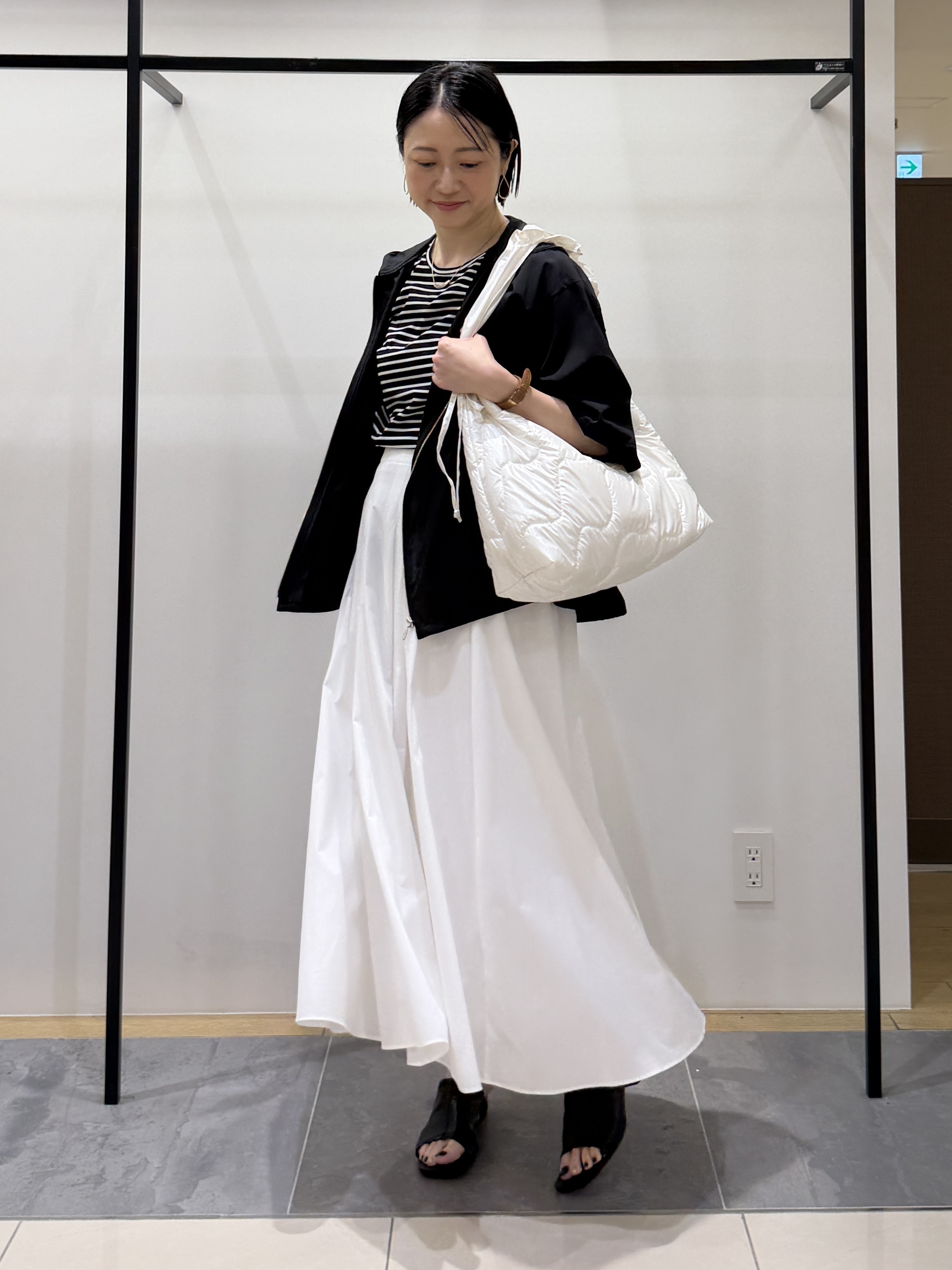 shihoさんの「INDIVI｜【撥水／UVカット】ライトフーディーブルゾン」を使ったコーディネート