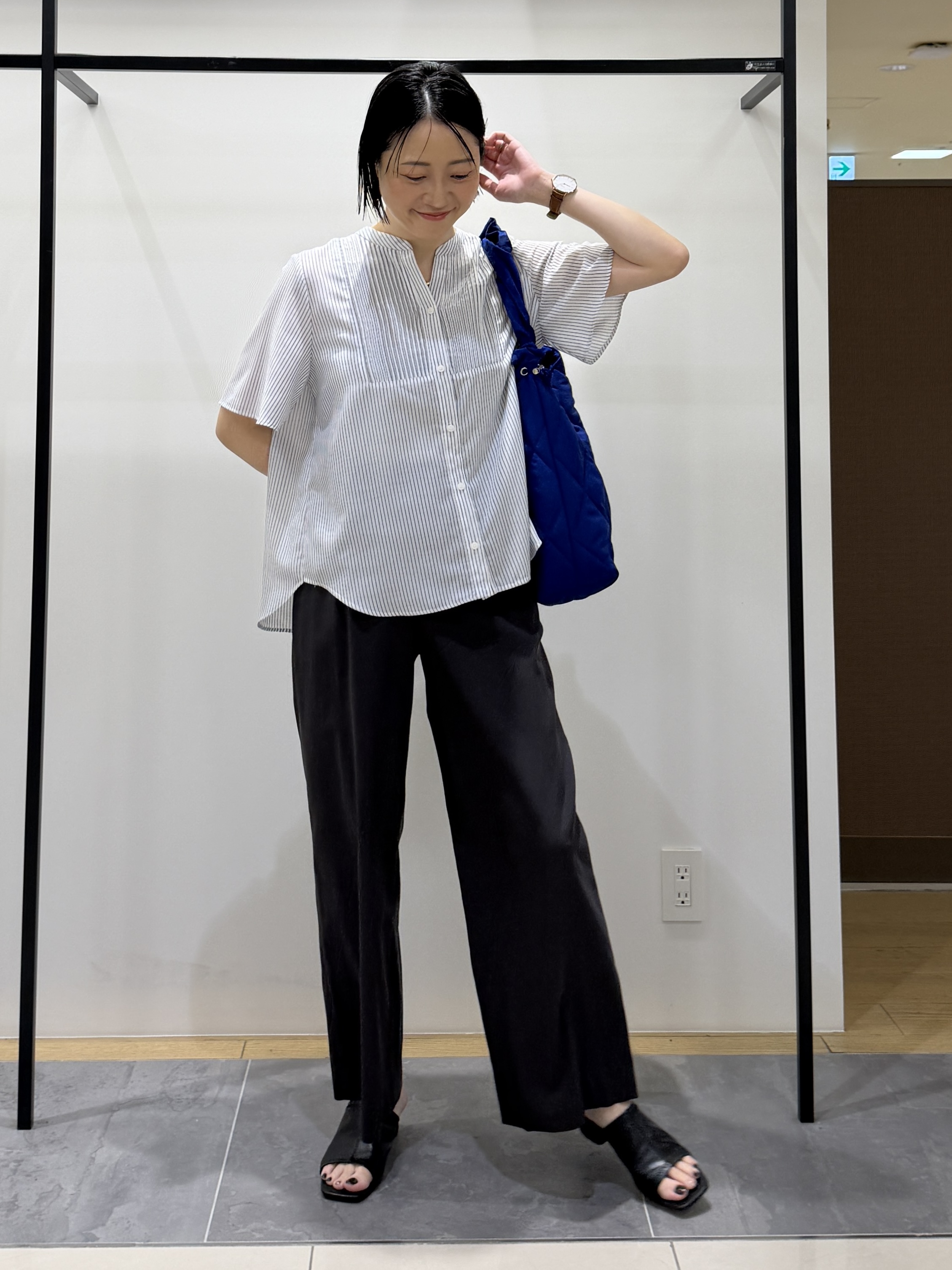 shihoさんの「INDIVI｜【接触冷感/洗える】シアーシャンブレーピンタックブラウス」を使ったコーディネート