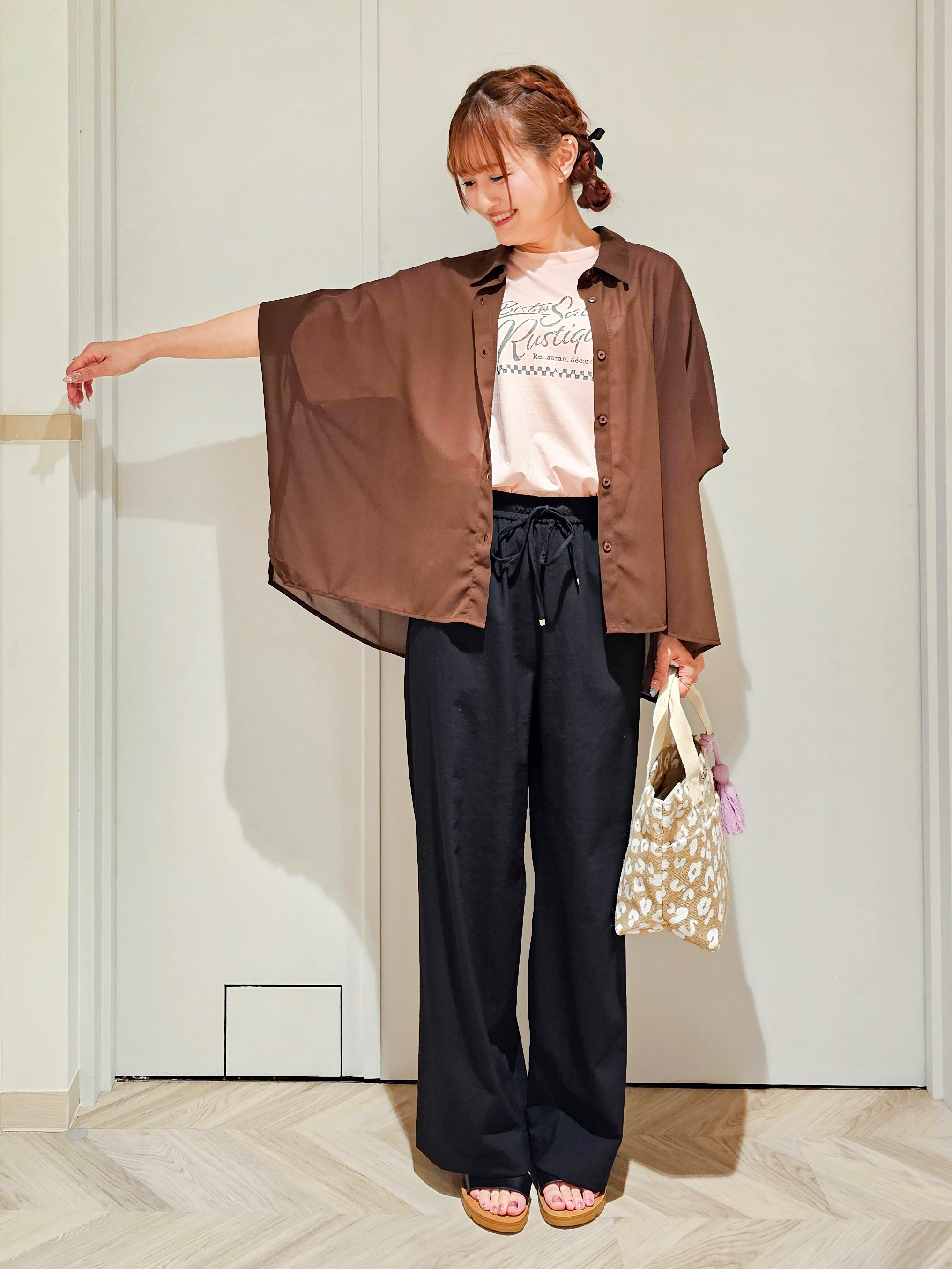ゆゆさんの「SHOO･LA･RUE｜【洗濯機可/体型カバー】羽織るだけで雰囲気変わる 柄アソート ポンチョ風シアーシャツ」を使ったコーディネート