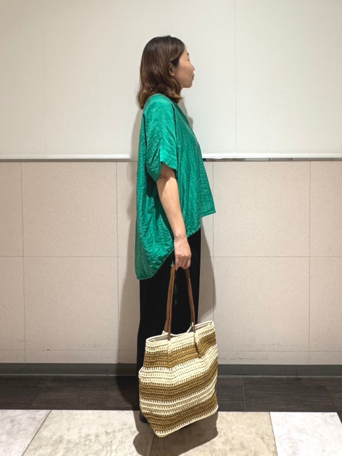 ジュンさんの「SHOO･LA･RUE｜【高レビュー/体型カバー】インせず着られる スキッパー裾リボンブラウス」を使ったコーディネート