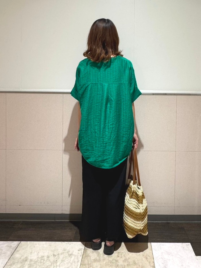 ジュンさんの「SHOO･LA･RUE｜【高レビュー/体型カバー】インせず着られる スキッパー裾リボンブラウス」を使ったコーディネート