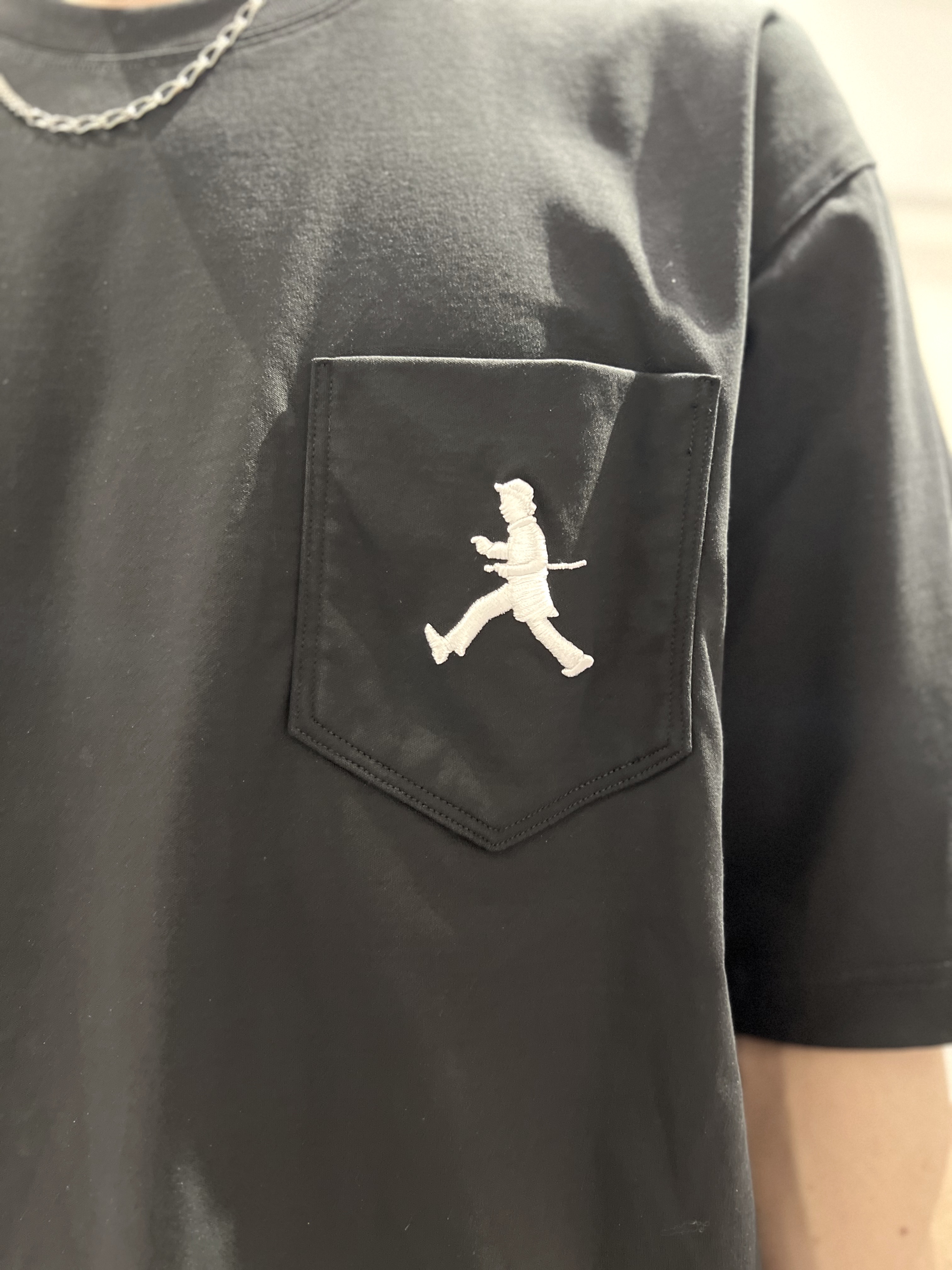 yutoさんの「TAKEO KIKUCHI｜【BOWLER HAT LABEL】アイスクリアコットンボーラーハットウォーカー 半袖ポケT」を使ったコーディネート