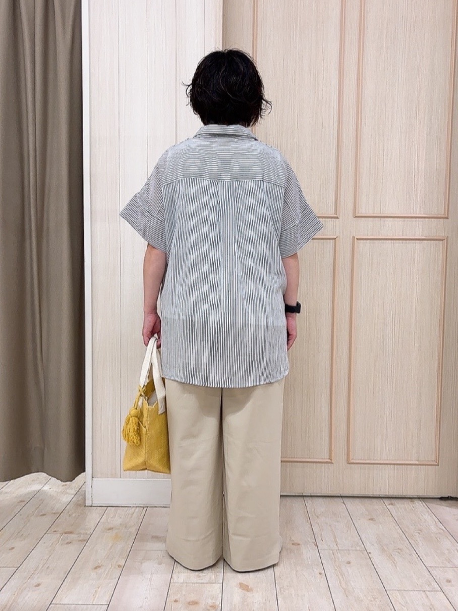 えりっこさんの「SHOO･LA･RUE｜【2点セット/S-LL/洗濯機可】時短でコーデ決まる スラブスキッパーシャツ＋タンクトップ」を使ったコーディネート