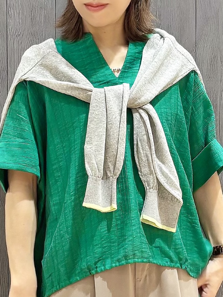 meiさんの「SHOO･LA･RUE｜【高レビュー/体型カバー】インせず着られる スキッパー裾リボンブラウス」を使ったコーディネート